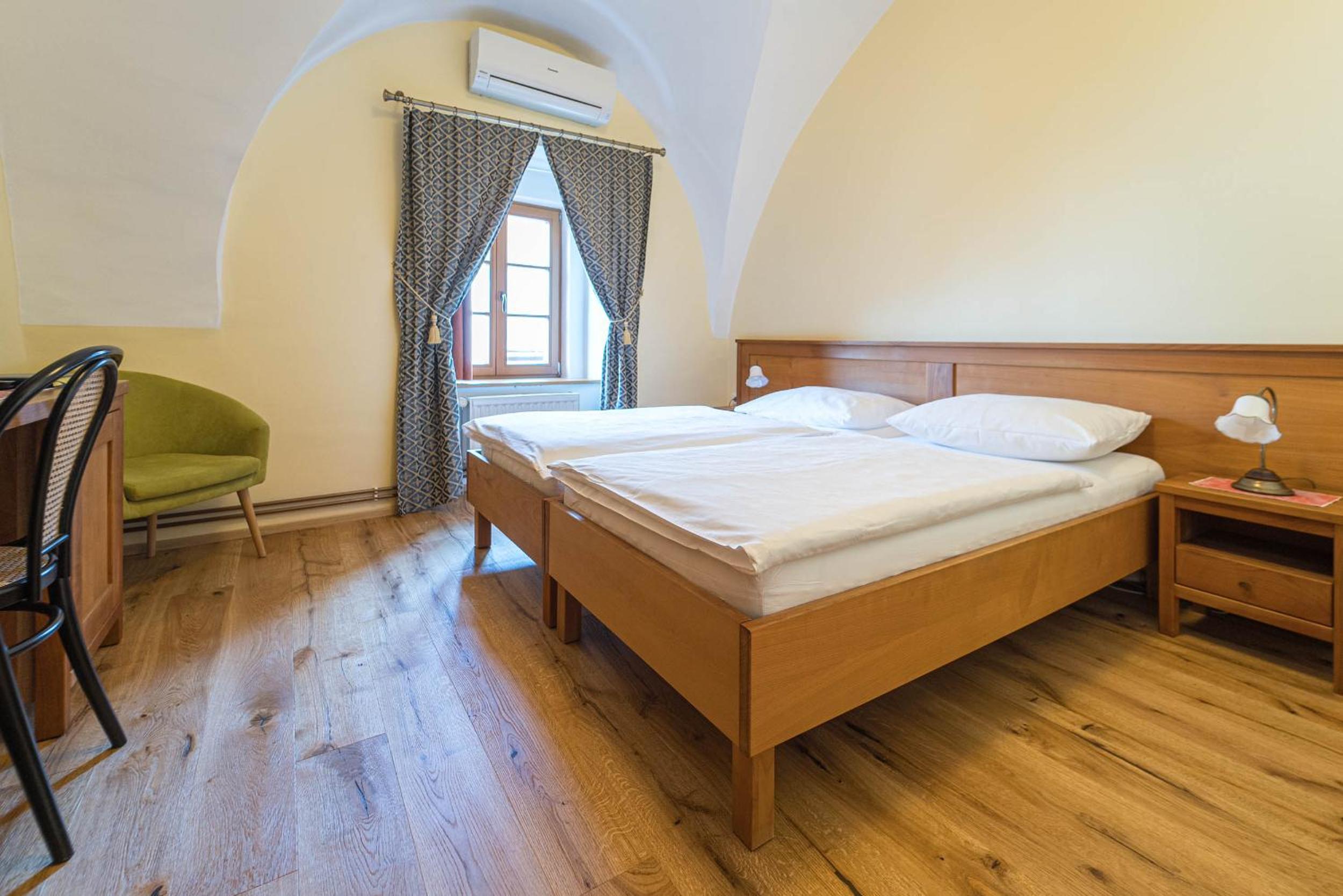 Standard Twin Room - Photo 9