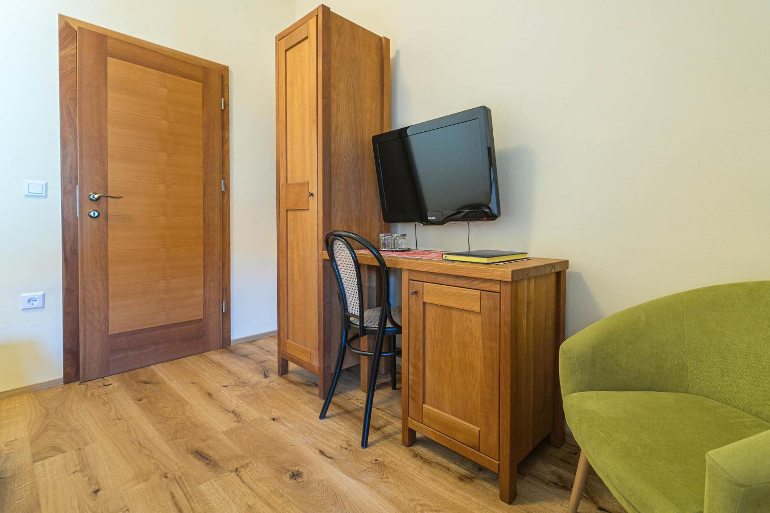 Standard Twin Room - Photo 10