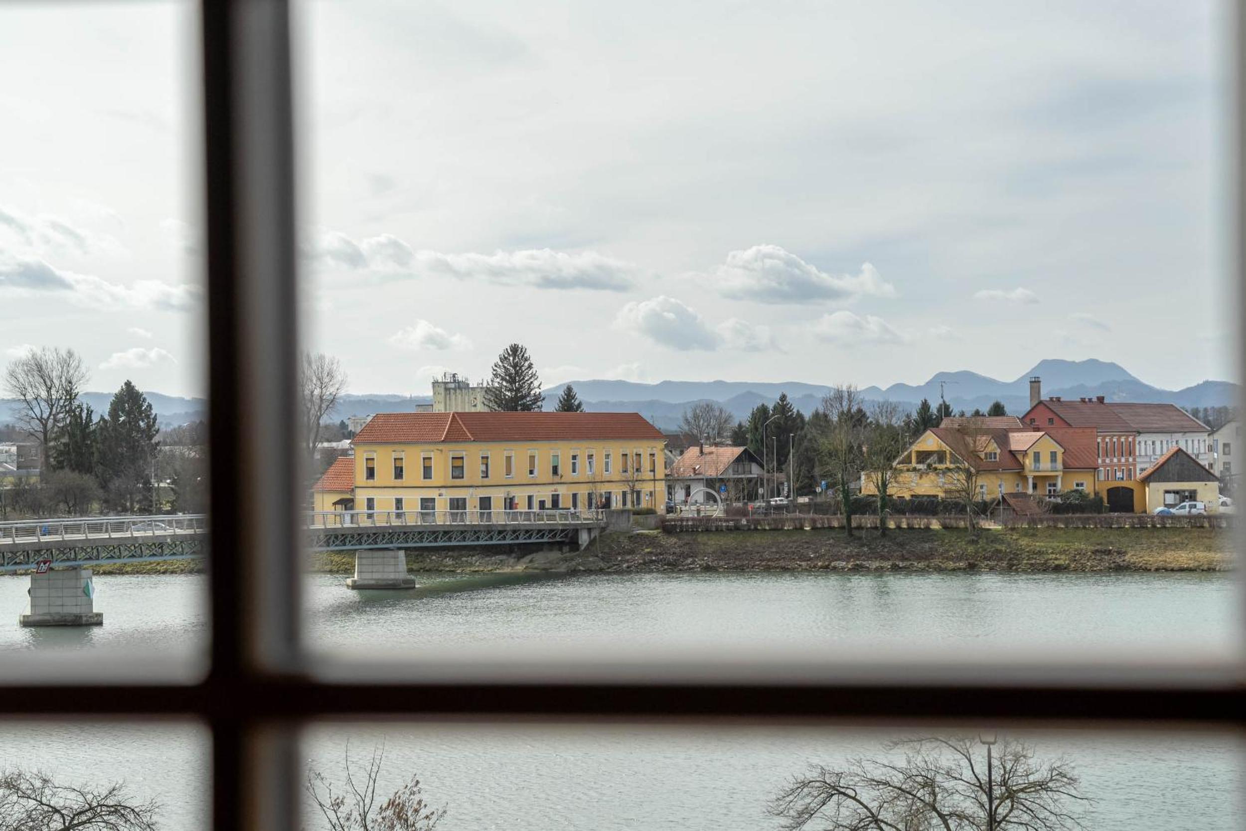 Standard Double Room with River View - Photo 21