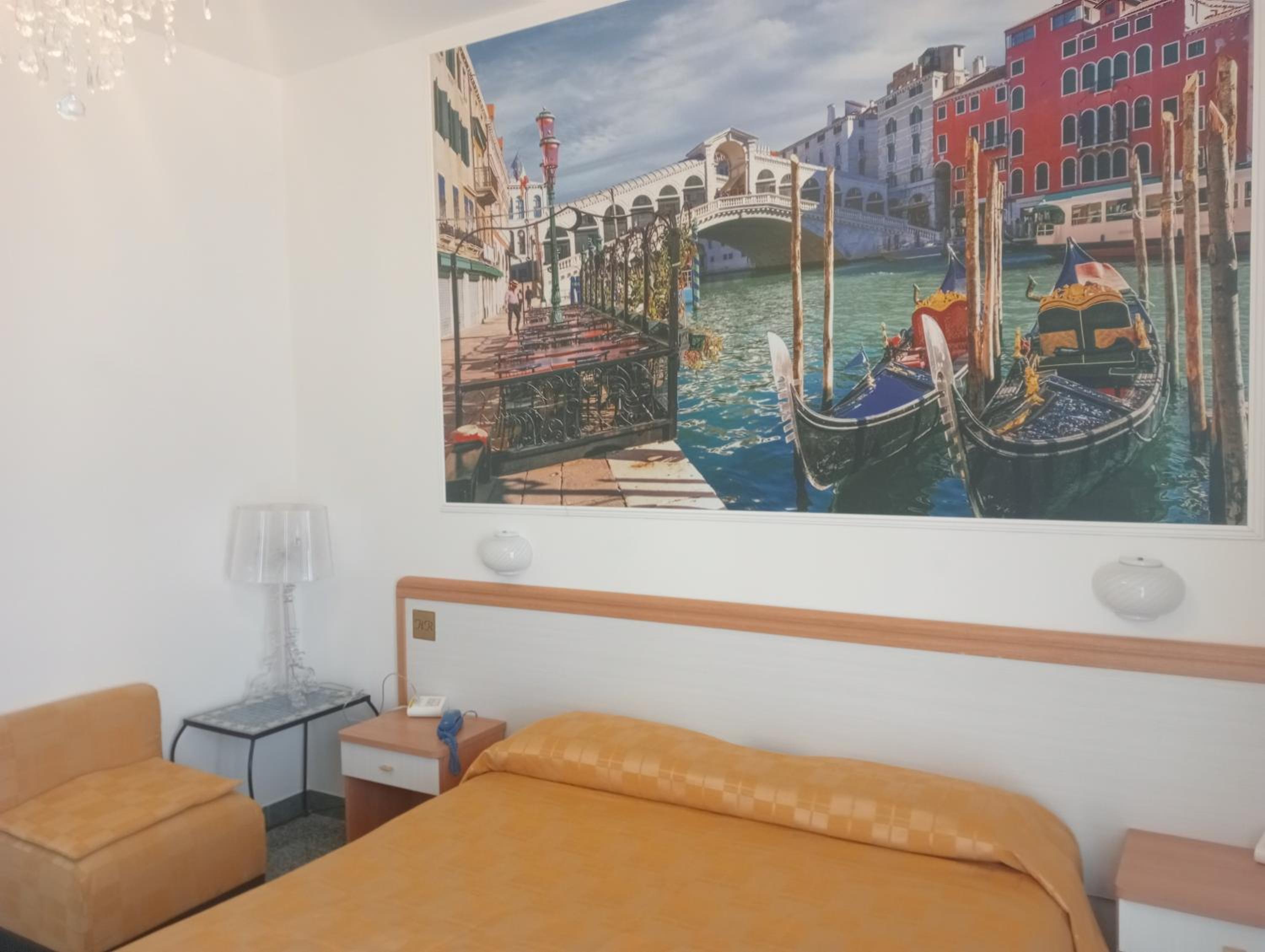 Deluxe Double or Twin Room with Balcony photo 2