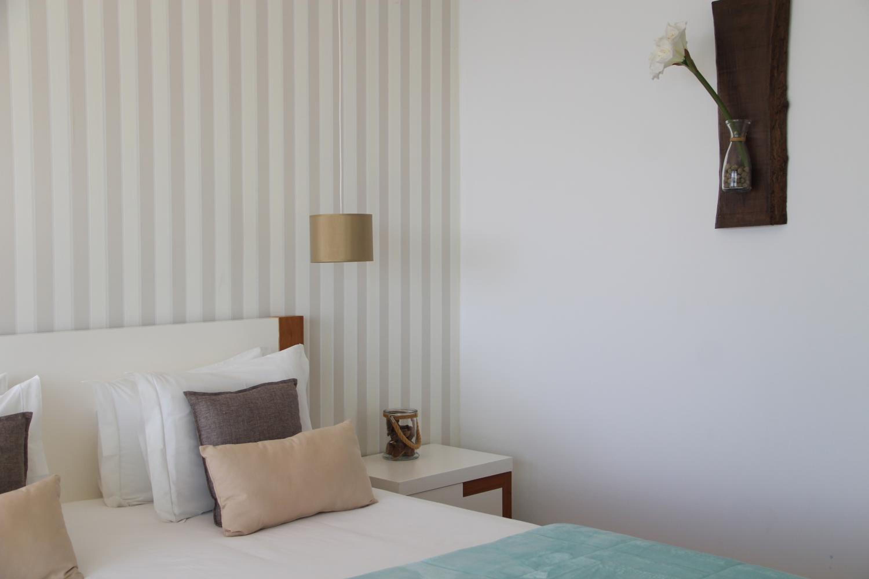 Double Room with Pool View - Photo 5