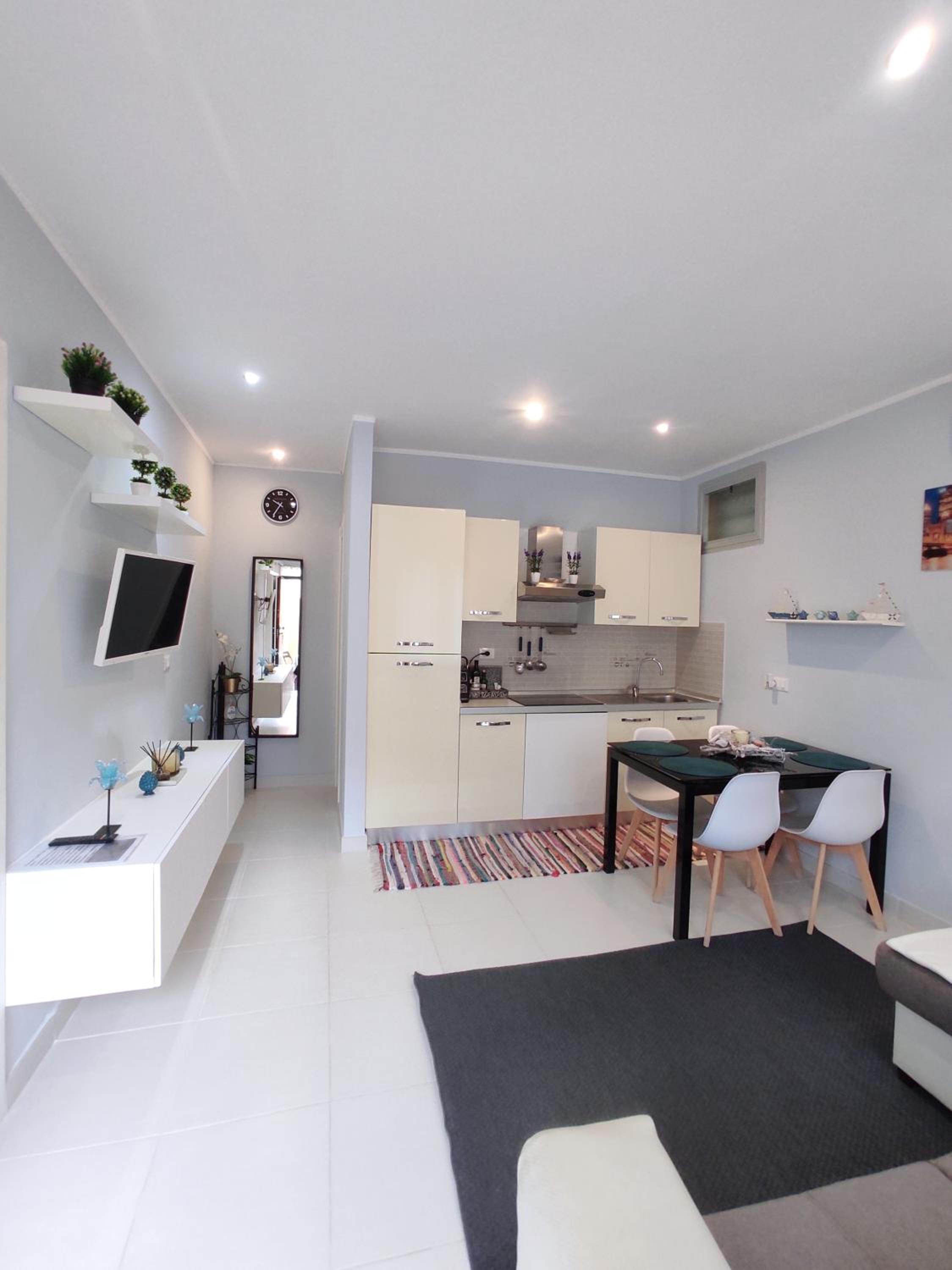 One-Bedroom Apartment photo 2