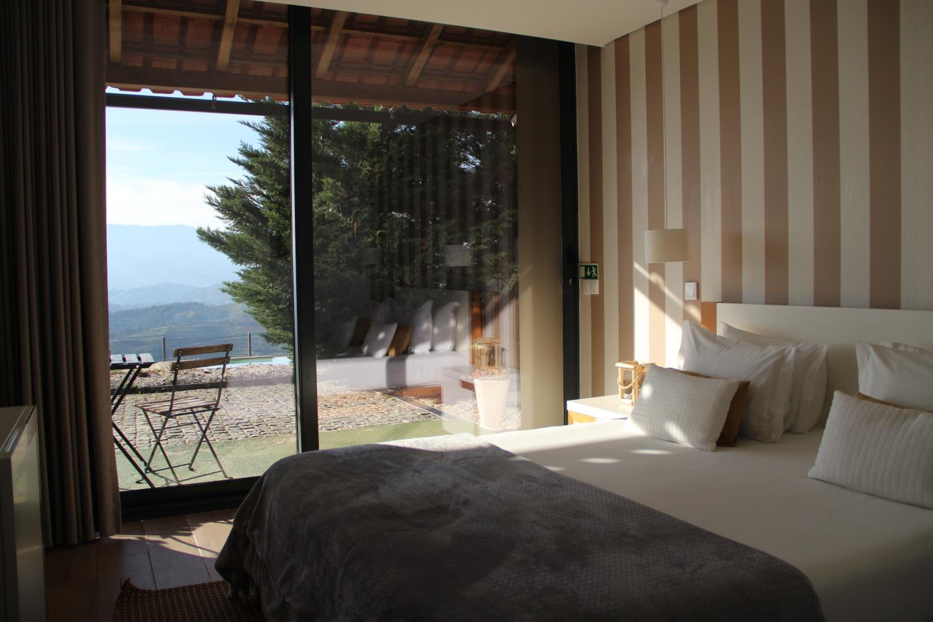 Double Room with Pool View - Photo 41