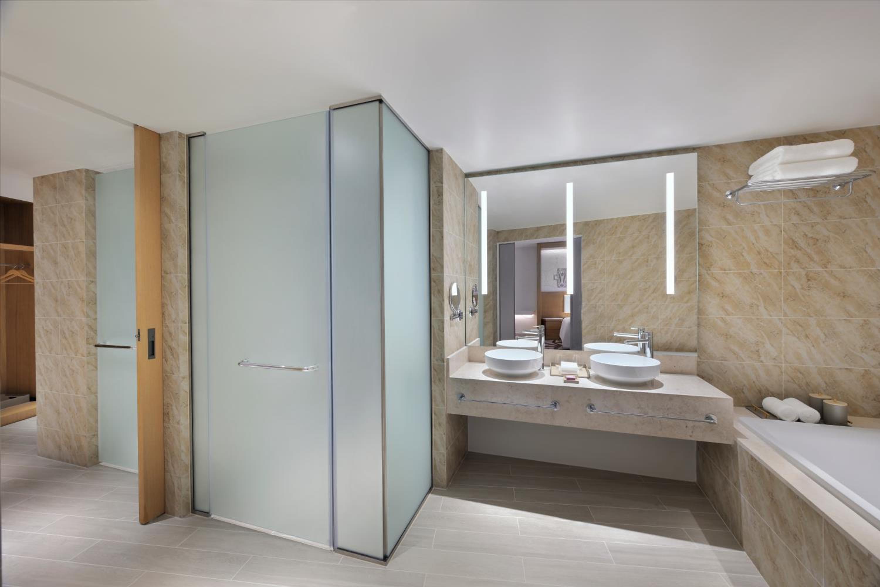 Executive King Room - Lounge Access - Photo 3