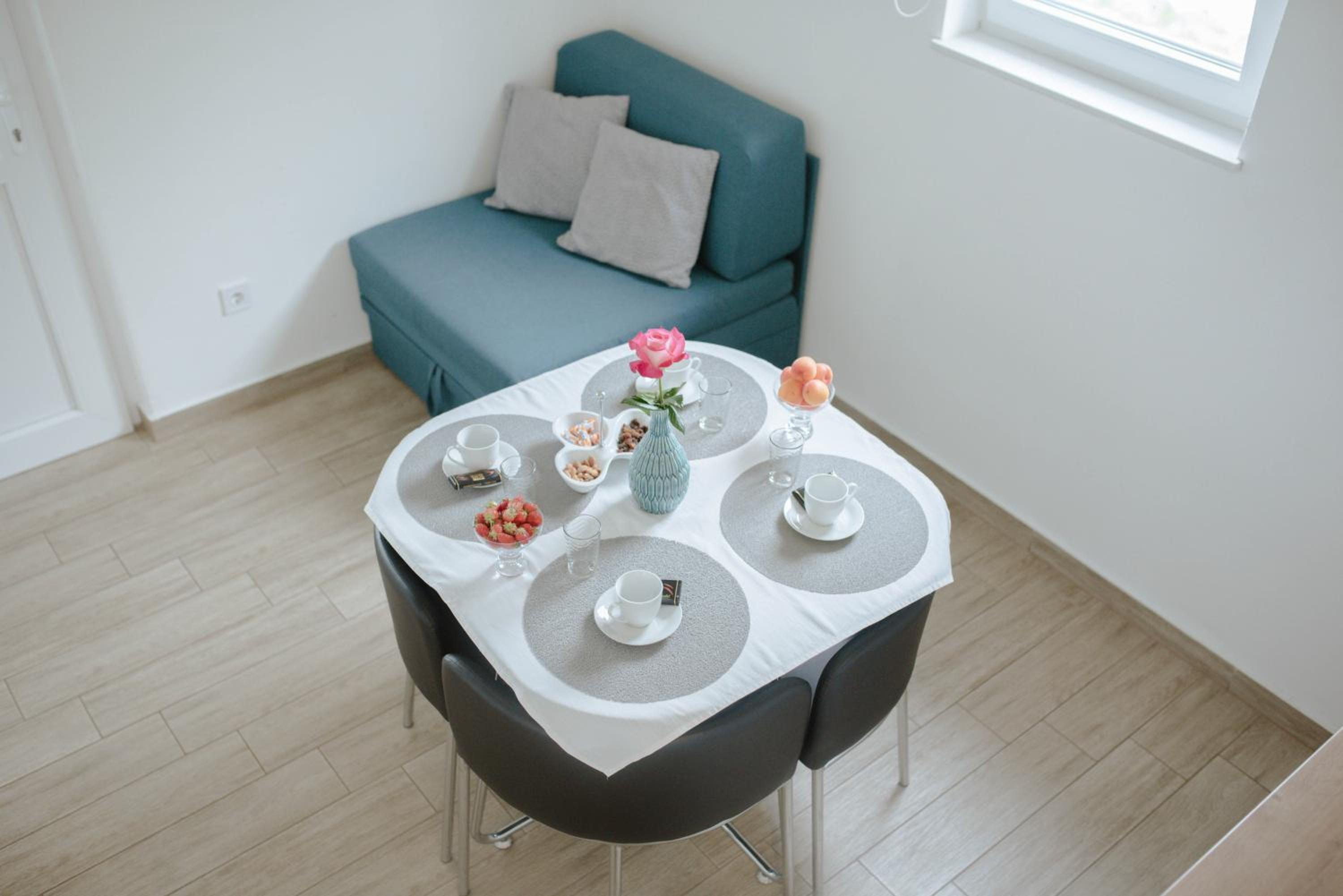 One-Bedroom Apartment - Photo 3