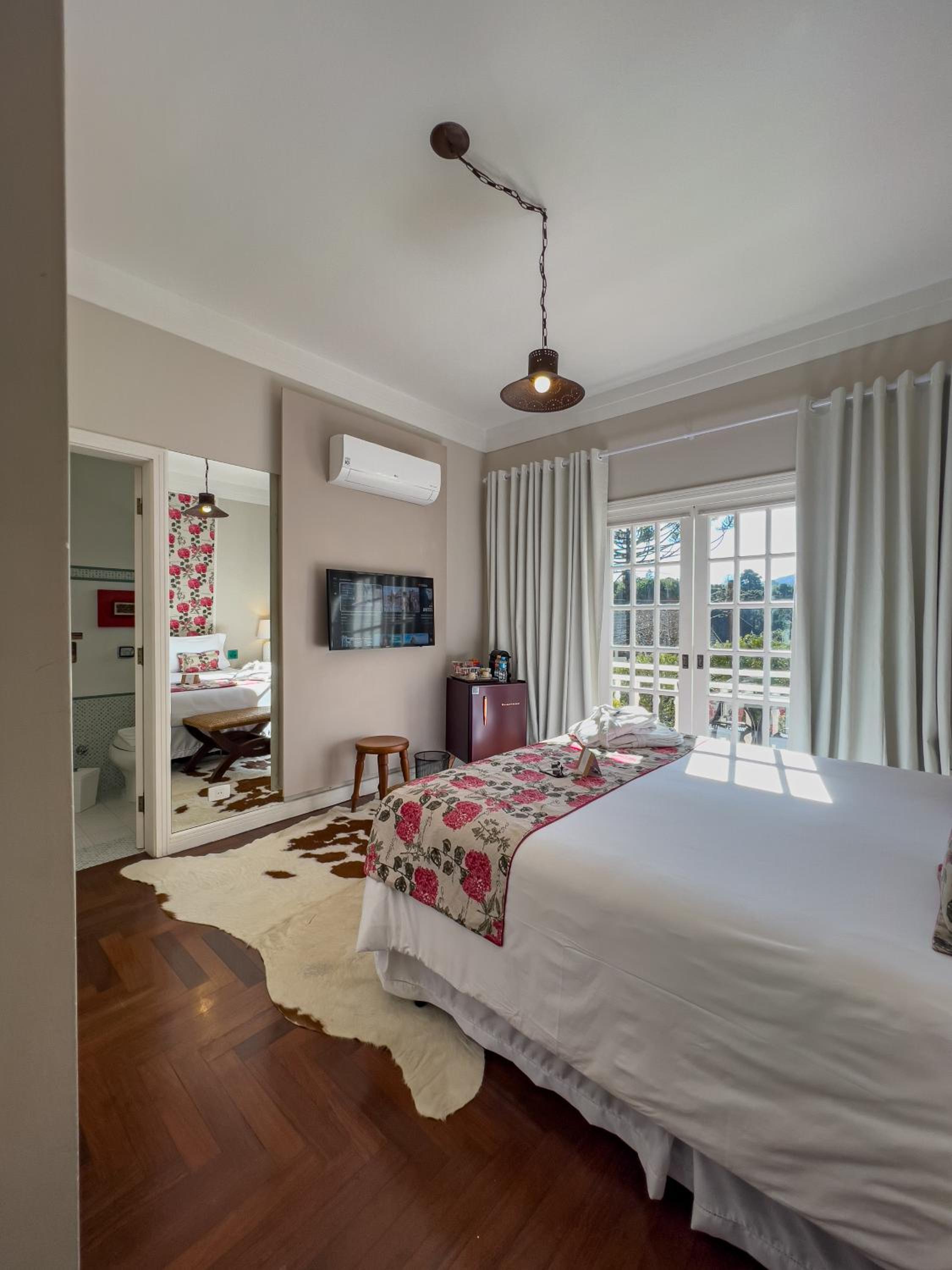 Luxury Suite with Balcony