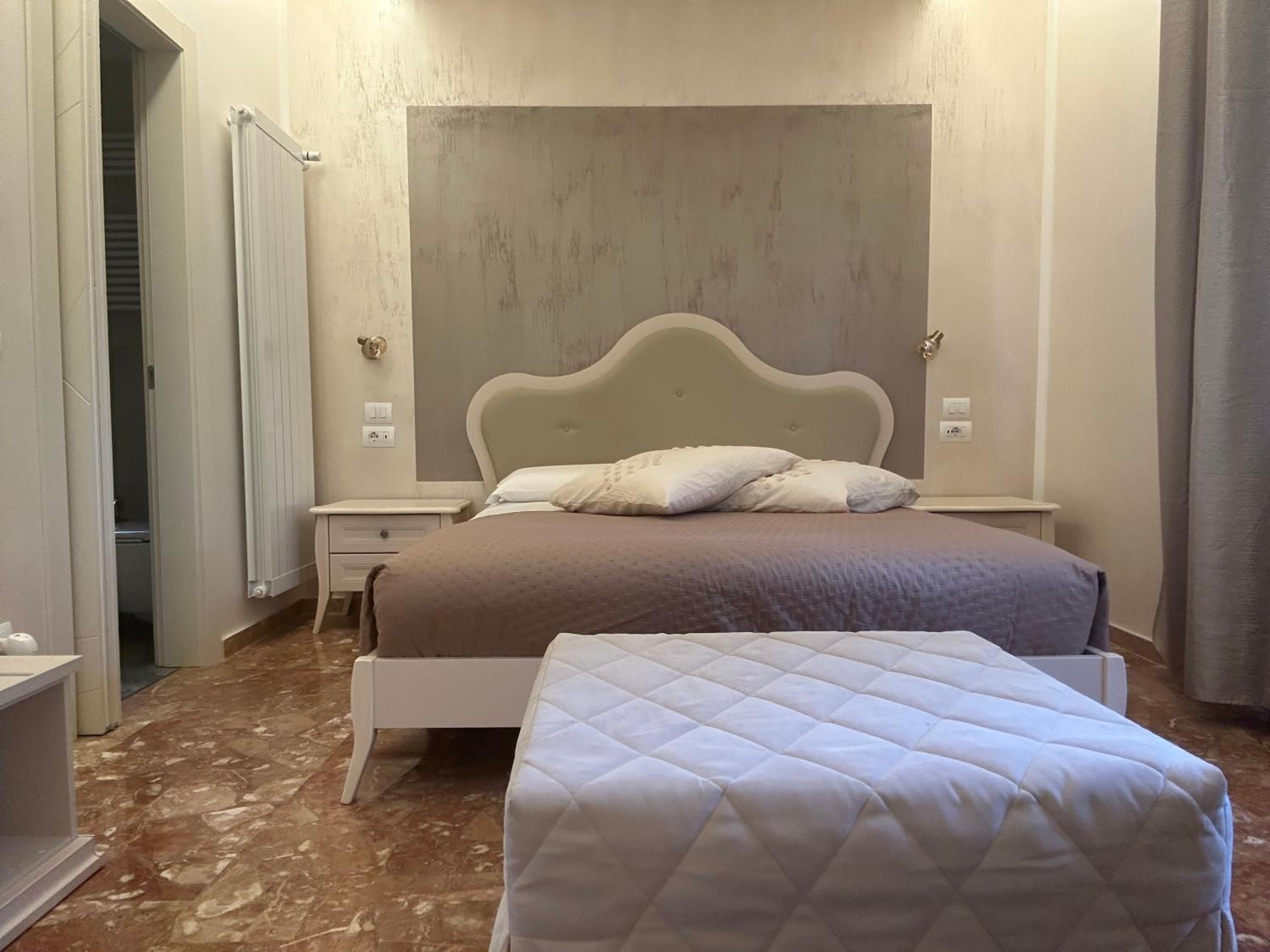 Deluxe Double Room (2 Adults + 1 Child)