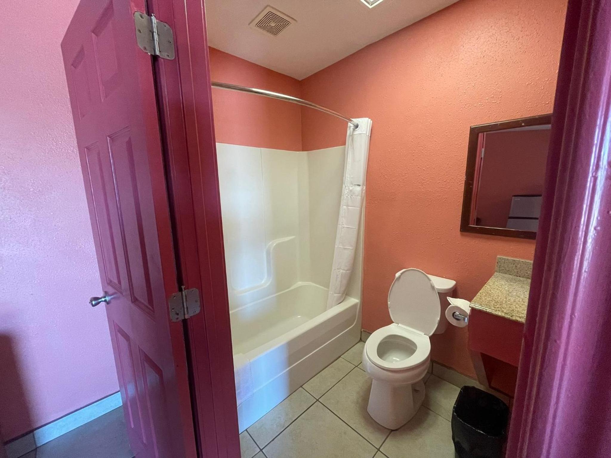 Queen Room photo 3