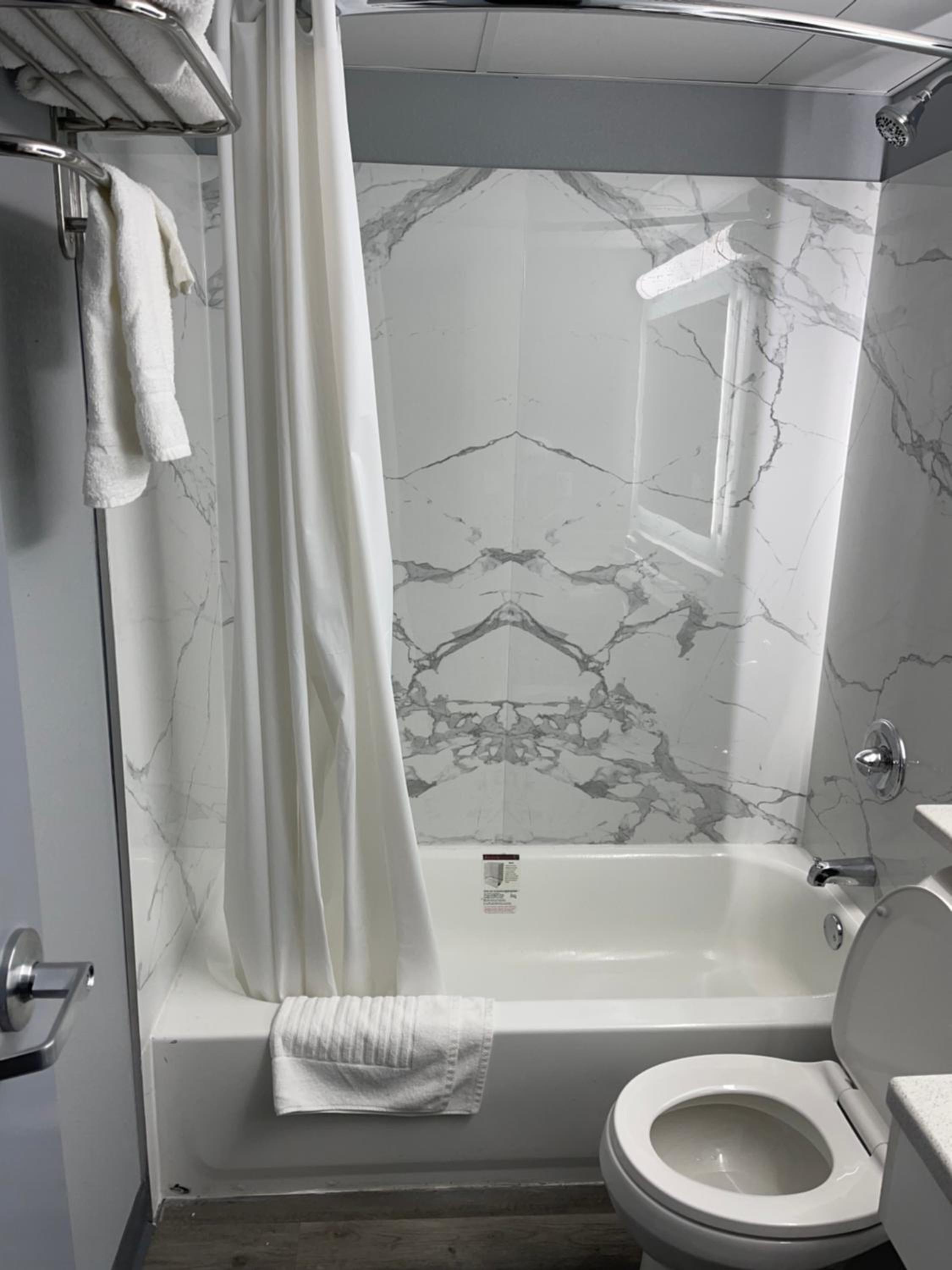 Deluxe Double Room (1 adult + 2 children) - Photo 4