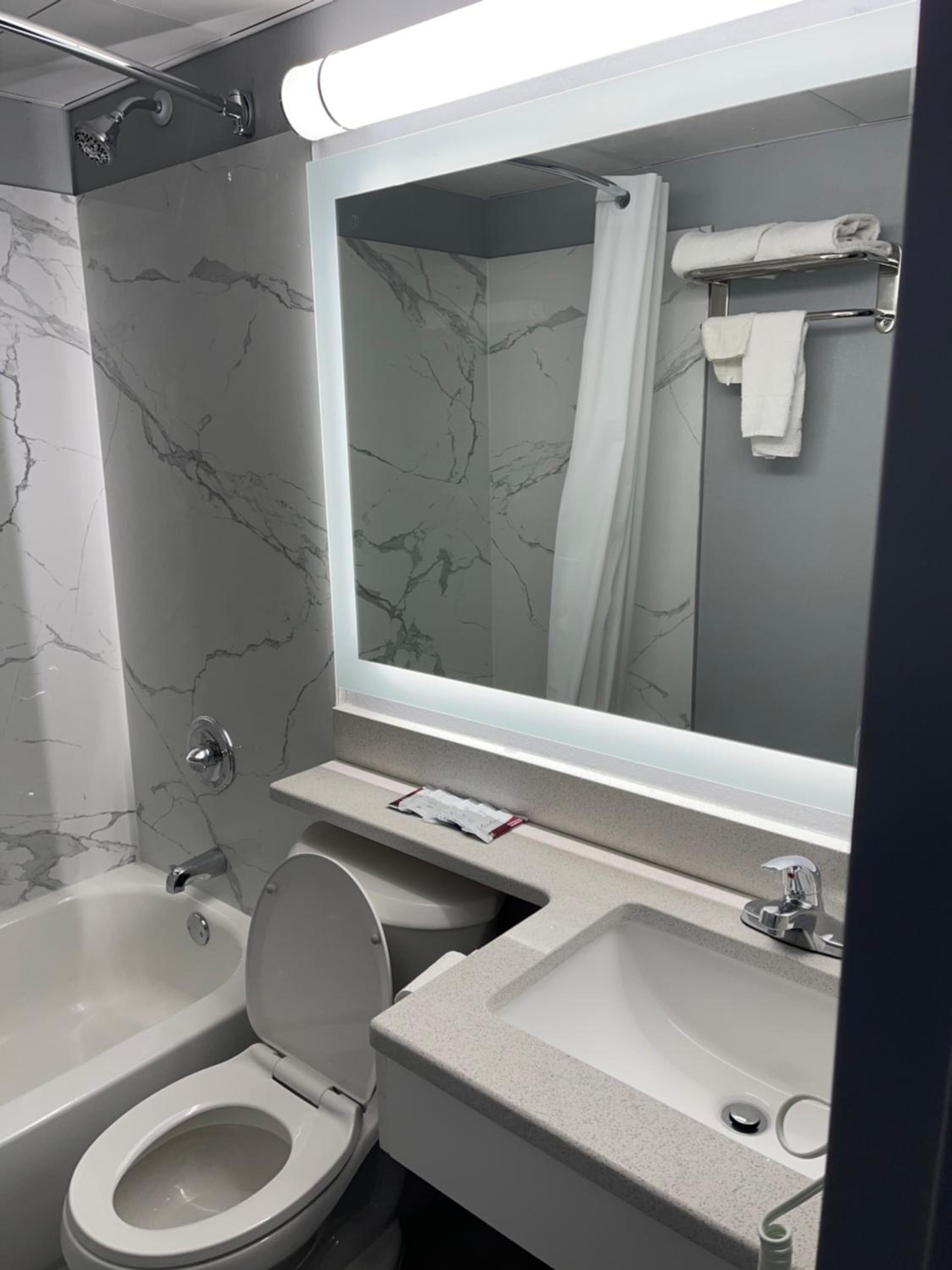 Deluxe Double Room (1 adult + 2 children) - Photo 8