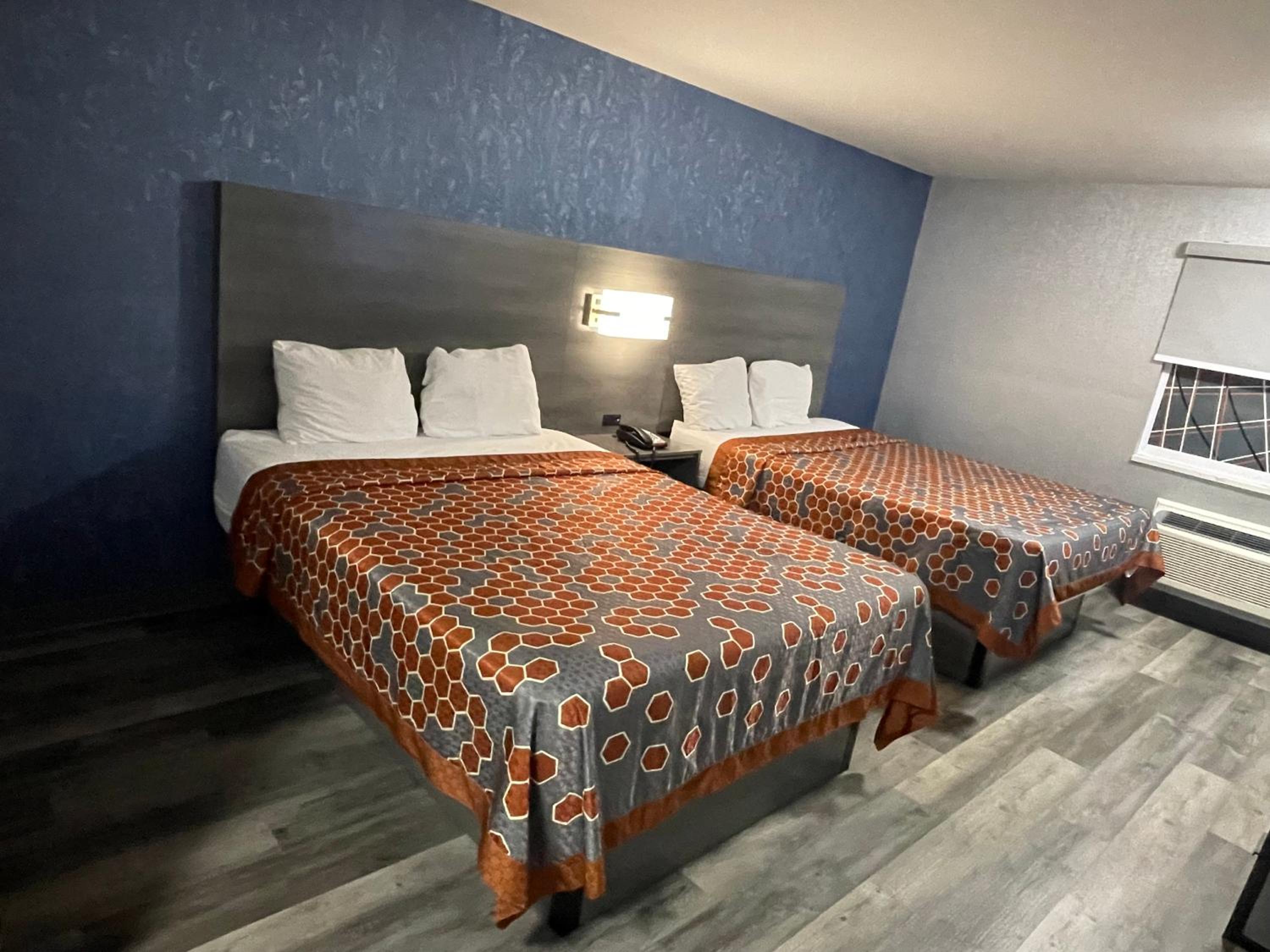 Deluxe Double Room (1 adult + 2 children) - Photo 7