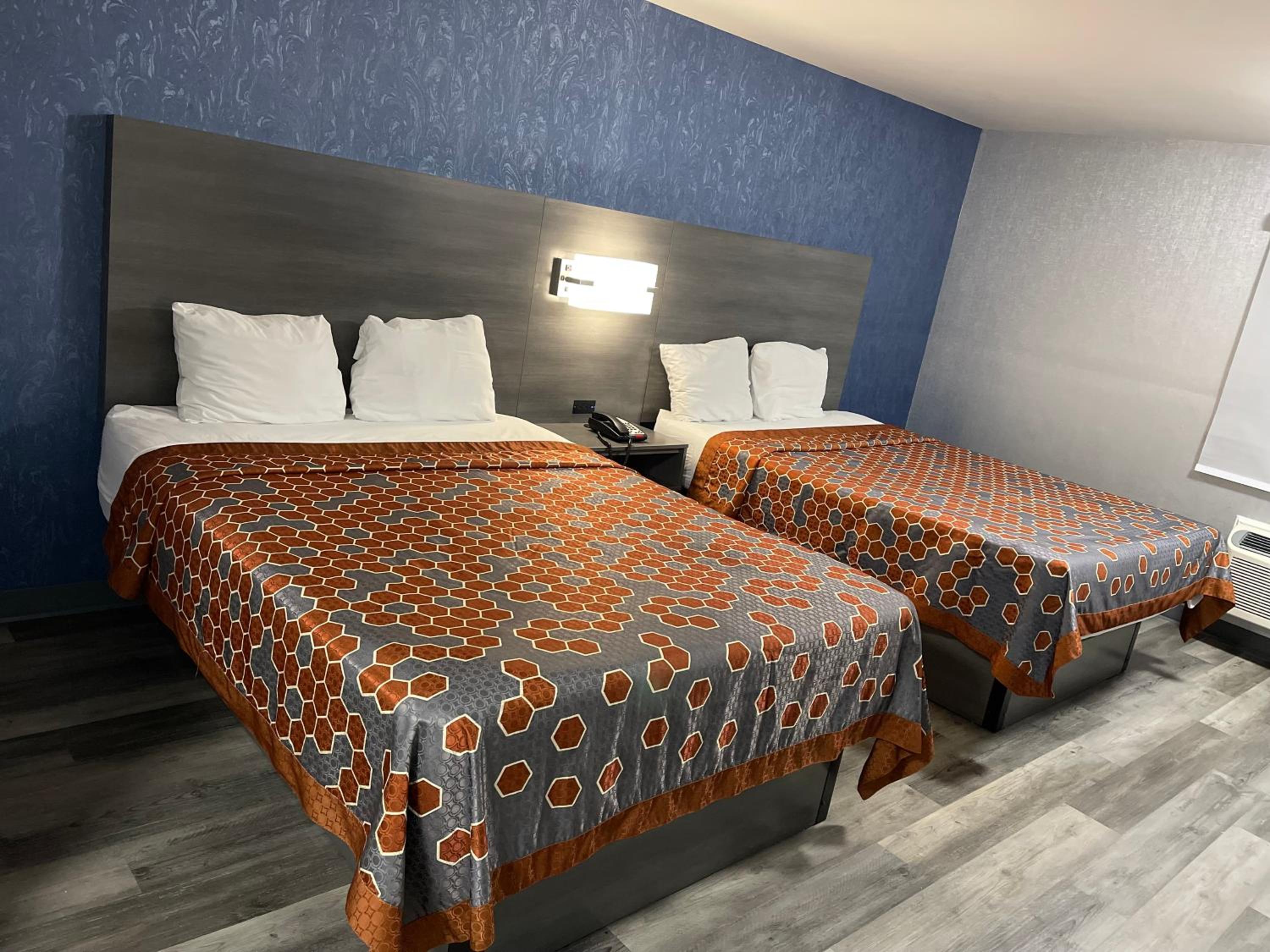 Deluxe Double Room (1 adult + 2 children) - Photo 9
