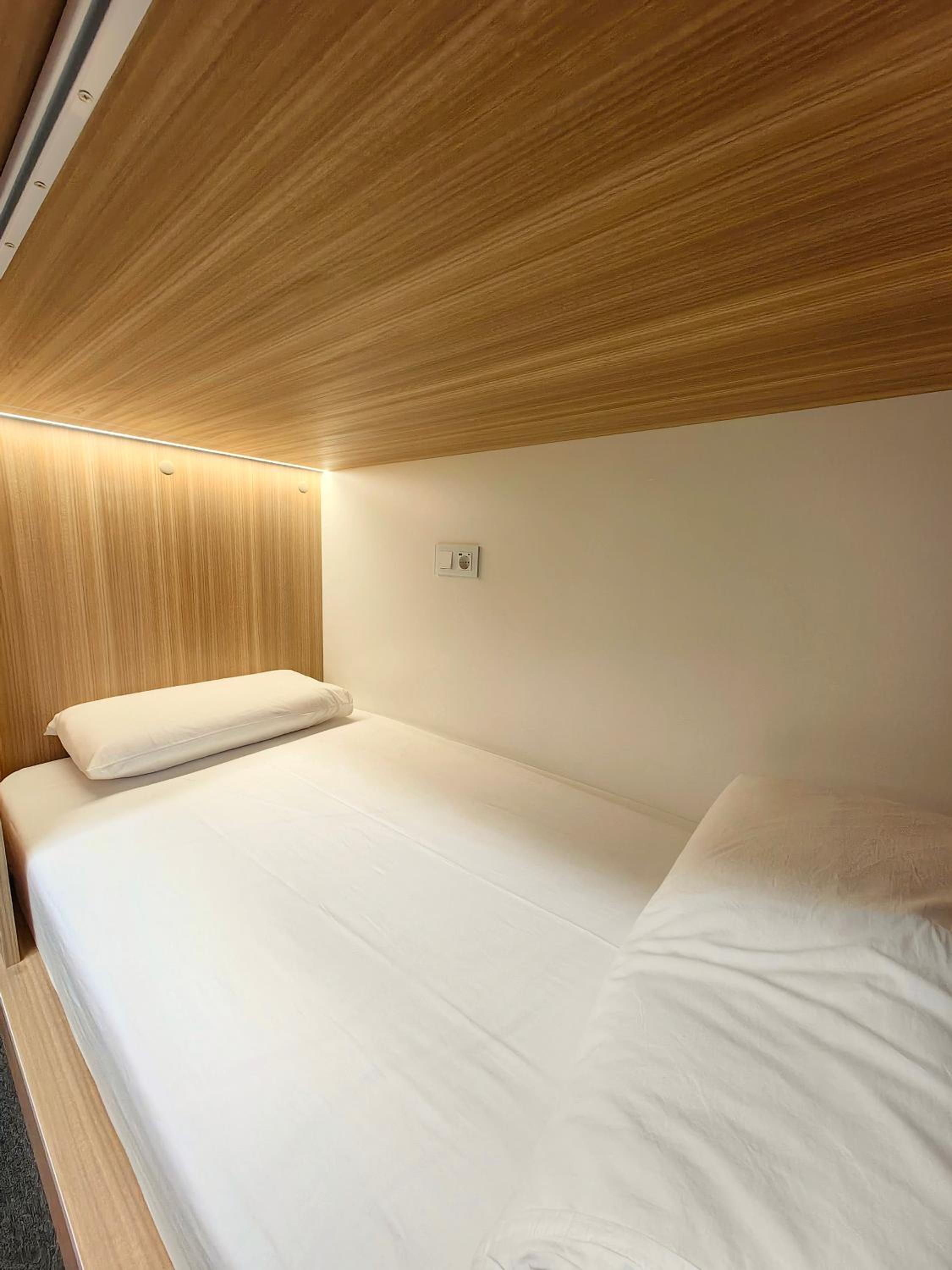 Bed in 6-Bed Mixed Dormitory Room photo 2