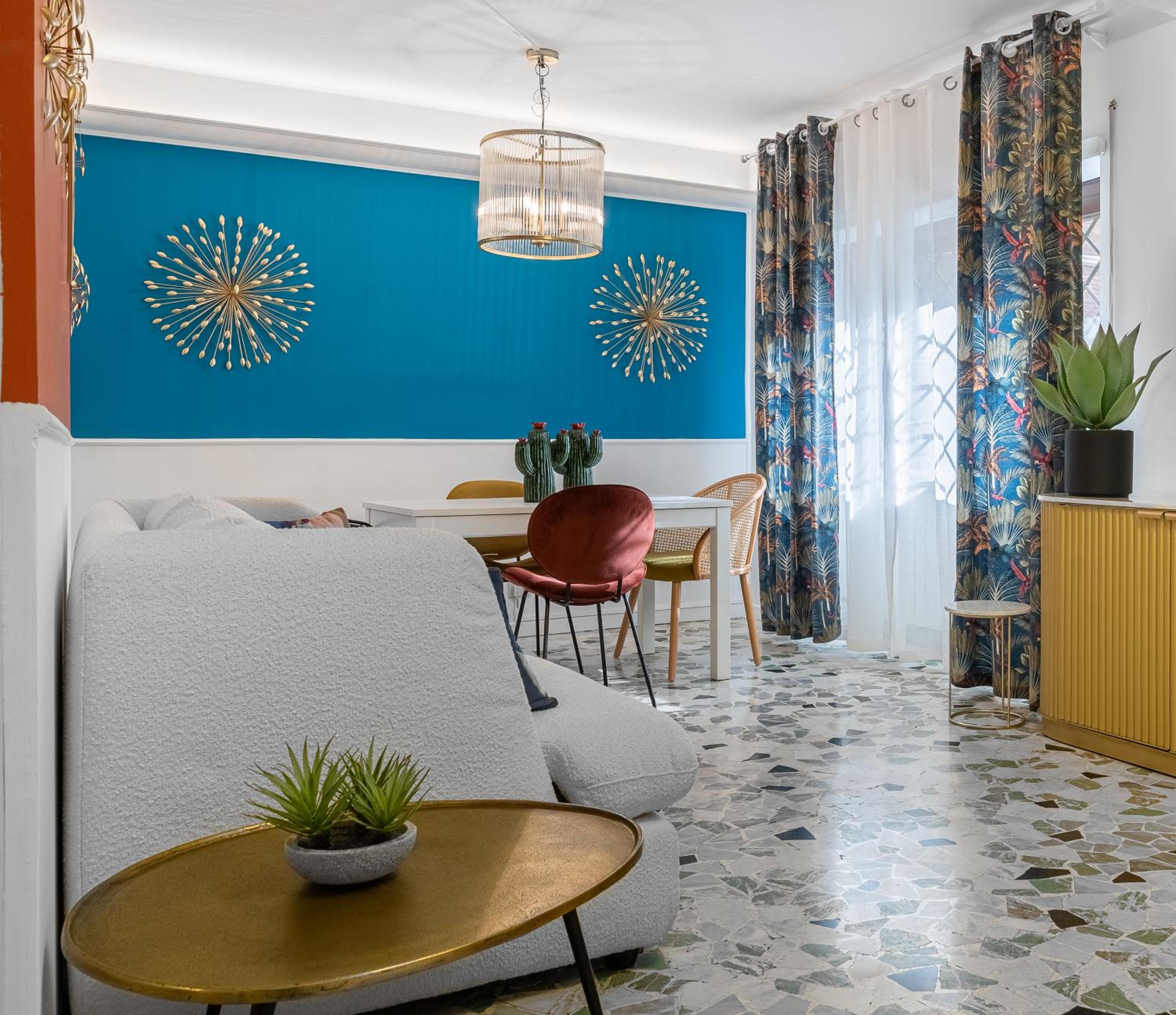 Deluxe Apartment