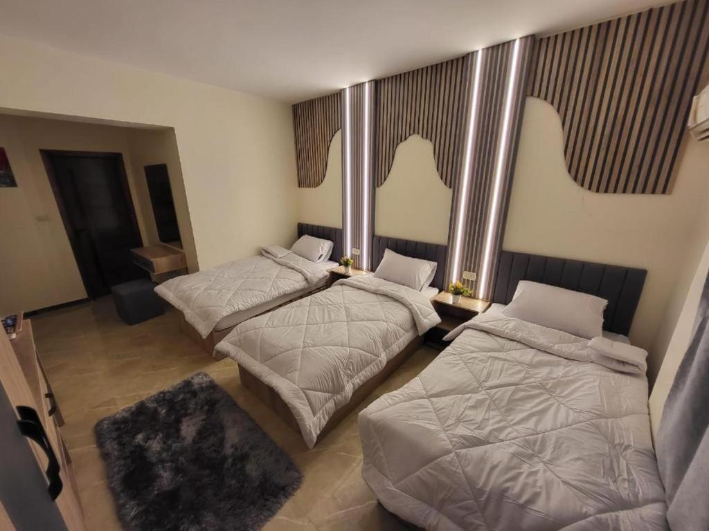 Luxury Triple Room With Pyramids View