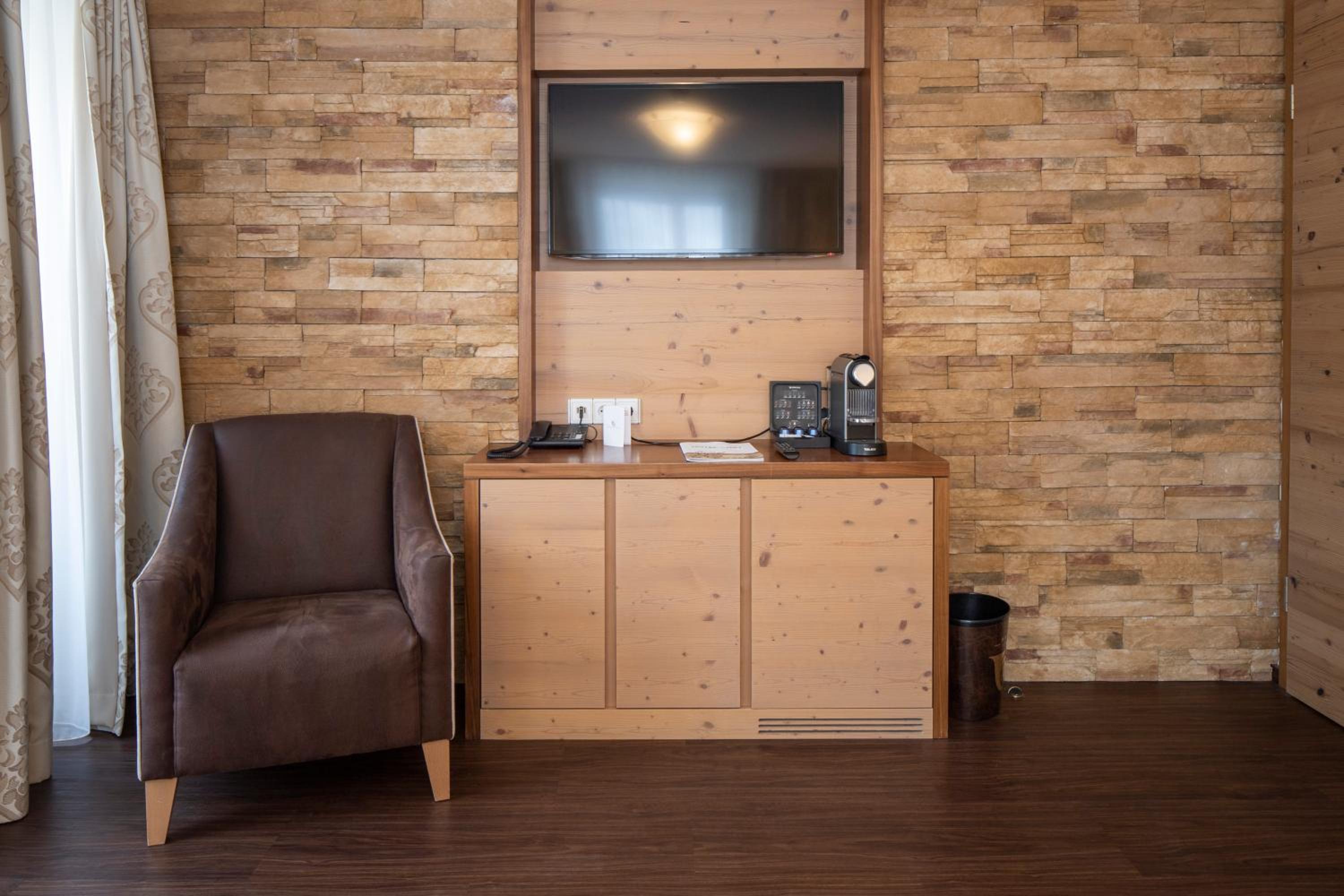Suite - Photo 9