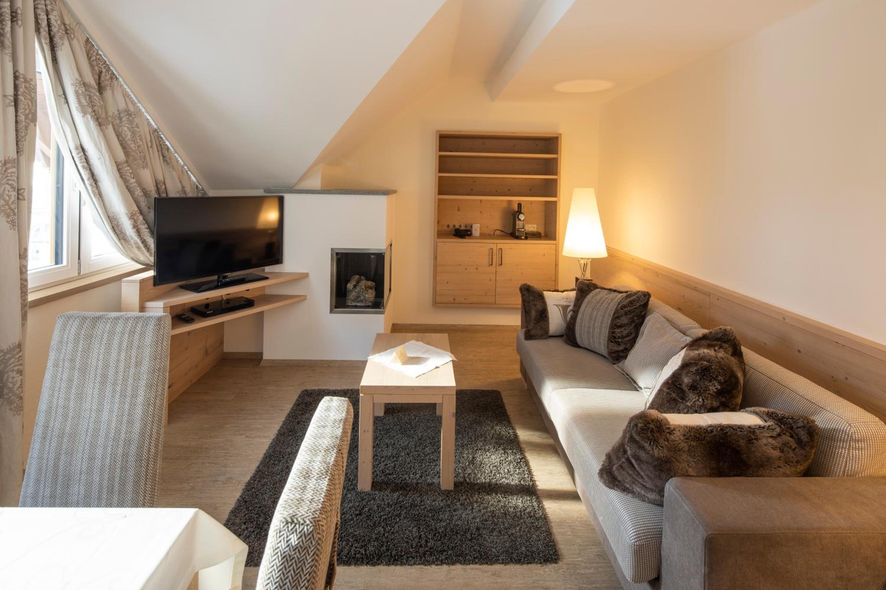 Suite - Photo 10