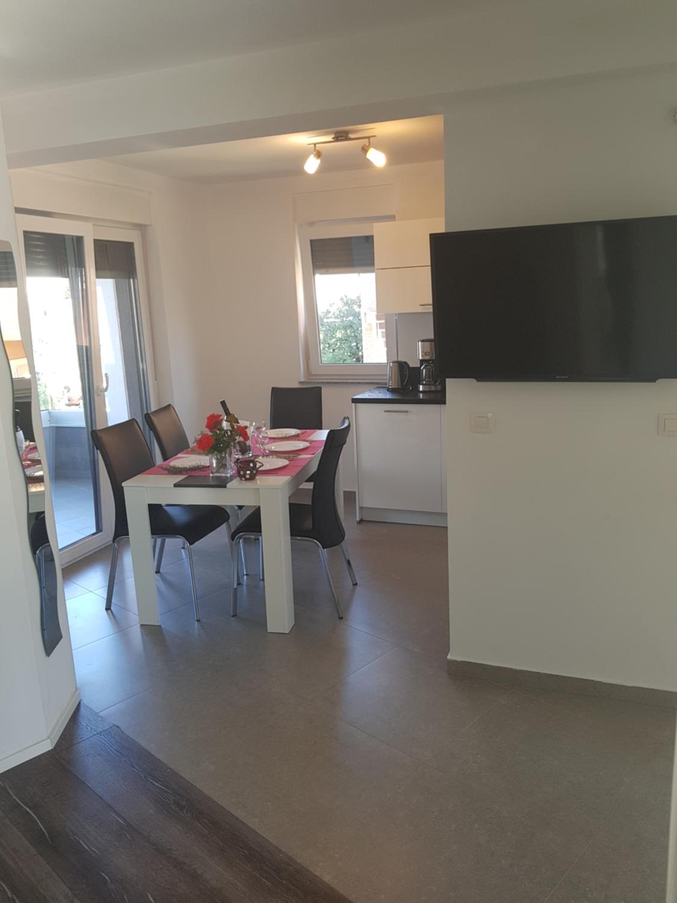Apartment with Balcony photo 3