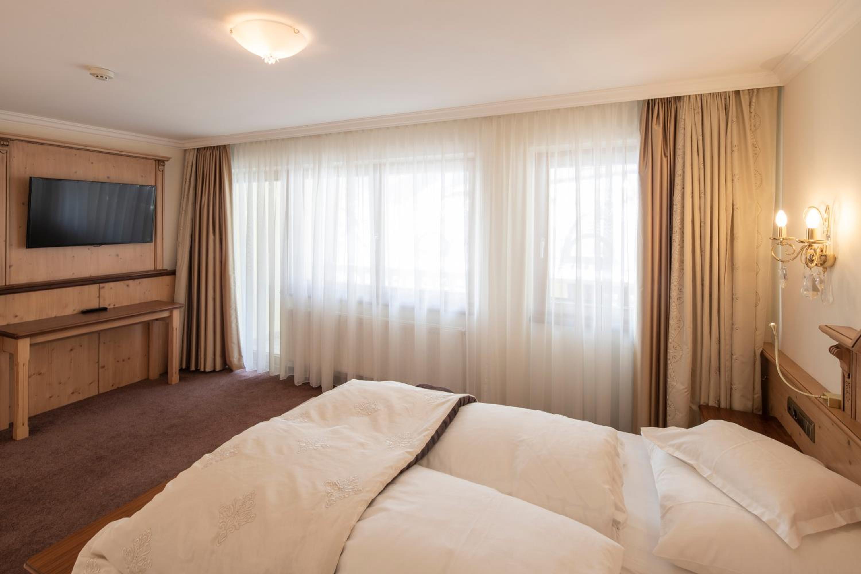 One-Bedroom Suite - Photo 1