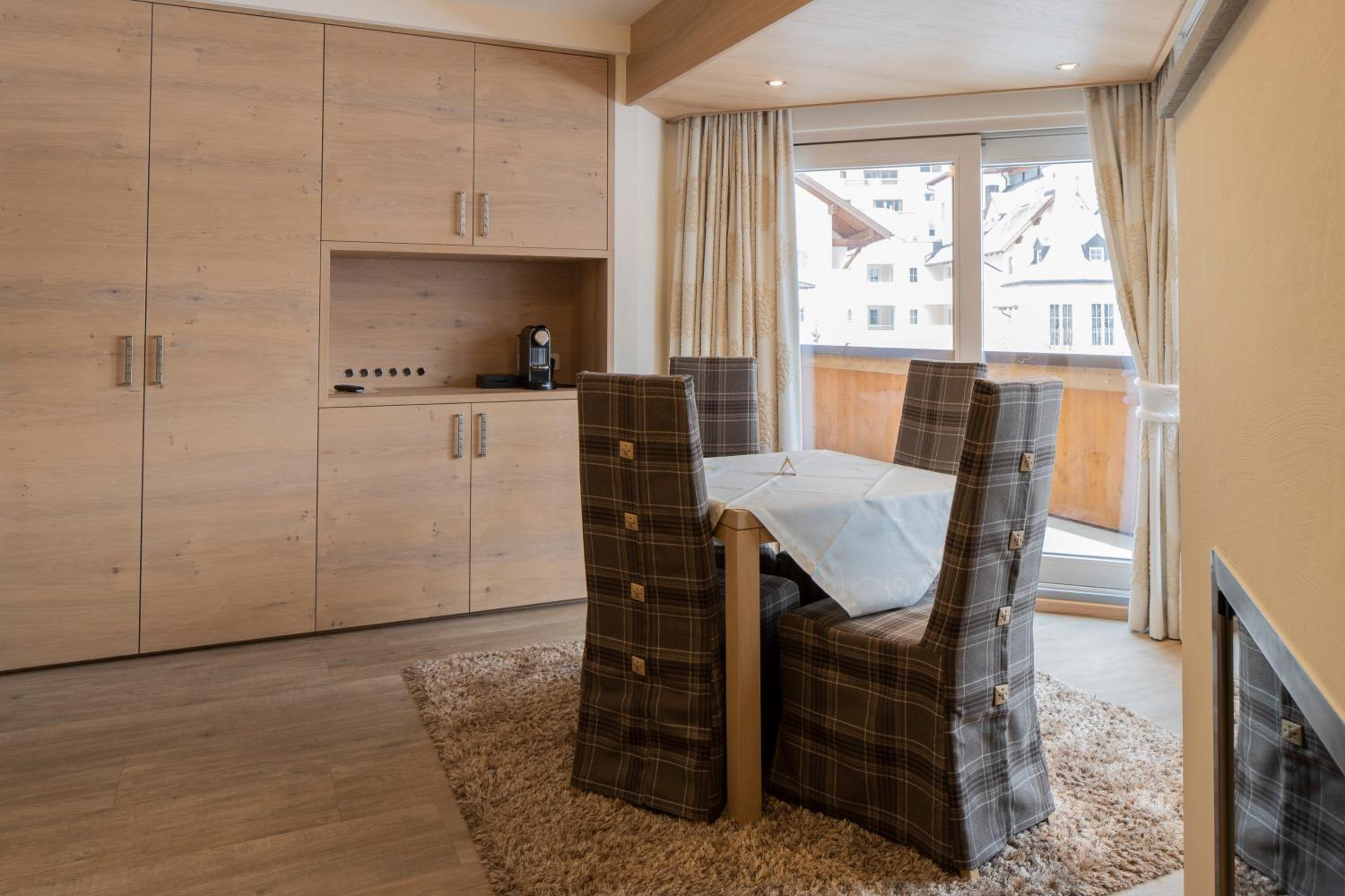Post Suite - Photo 2
