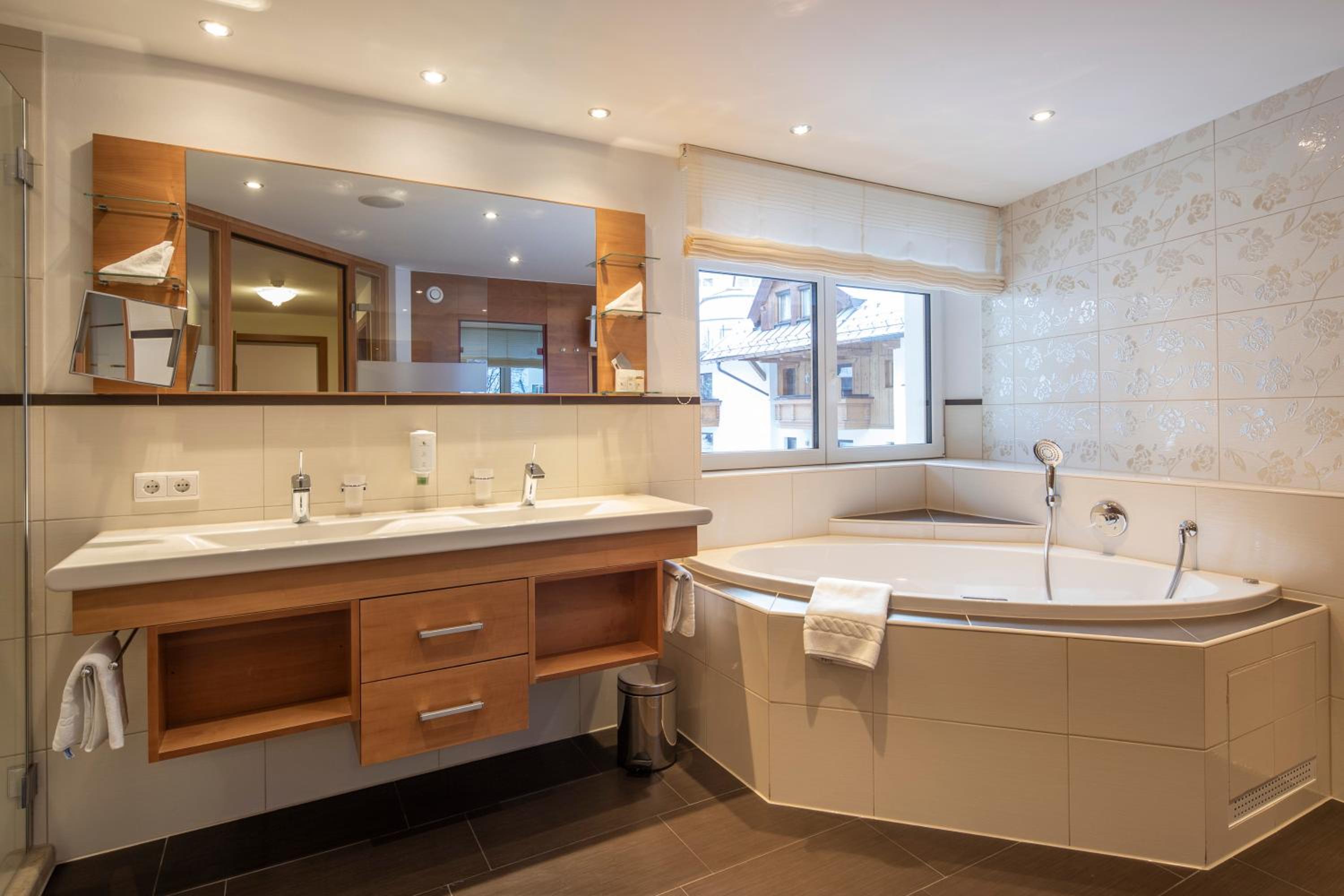 Exclusive Suite - Photo 8