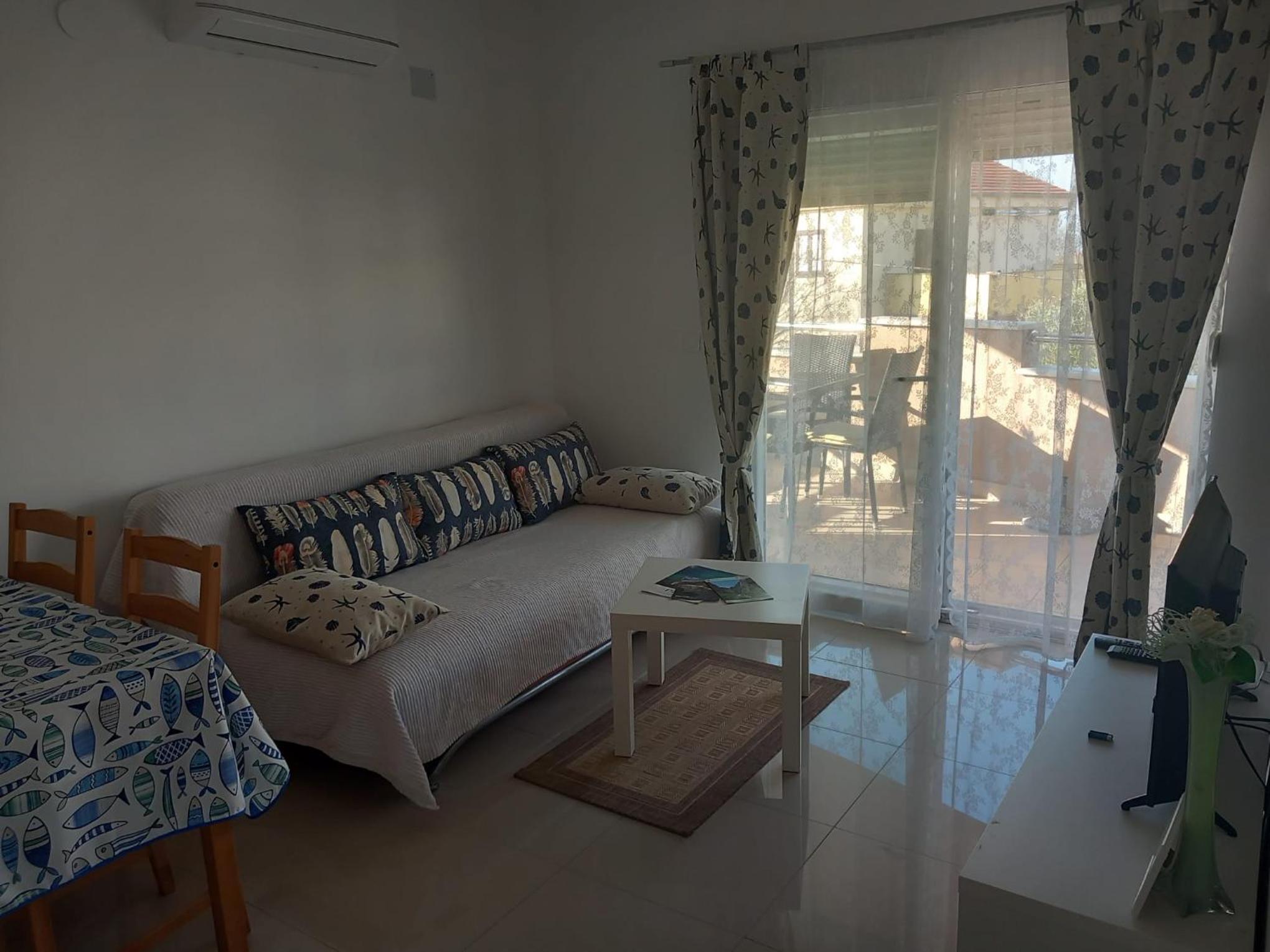 Apartment photo 2