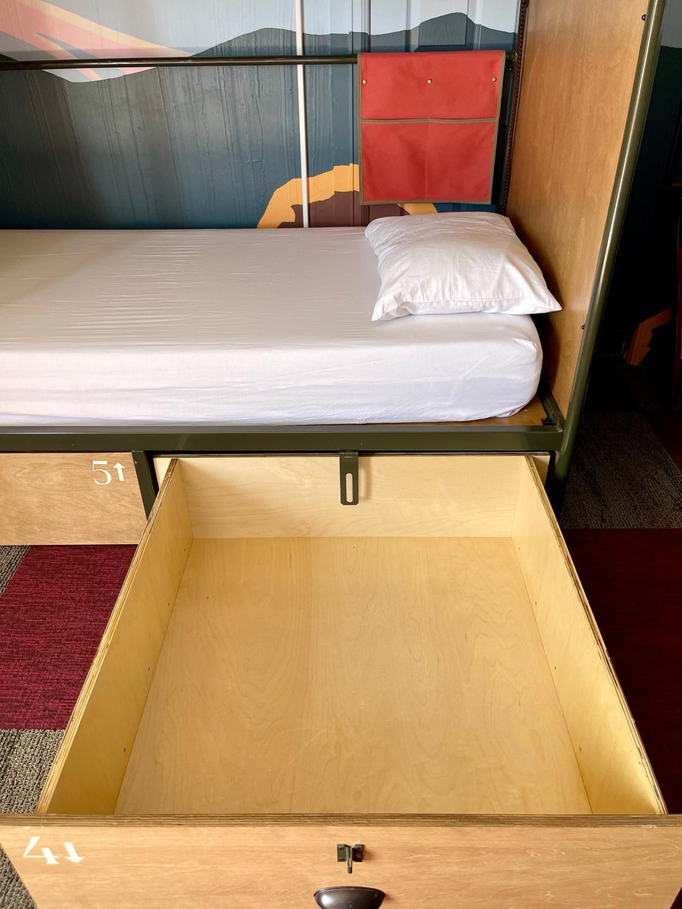 Bed in 4-Bed Female Dormitory Room photo 2
