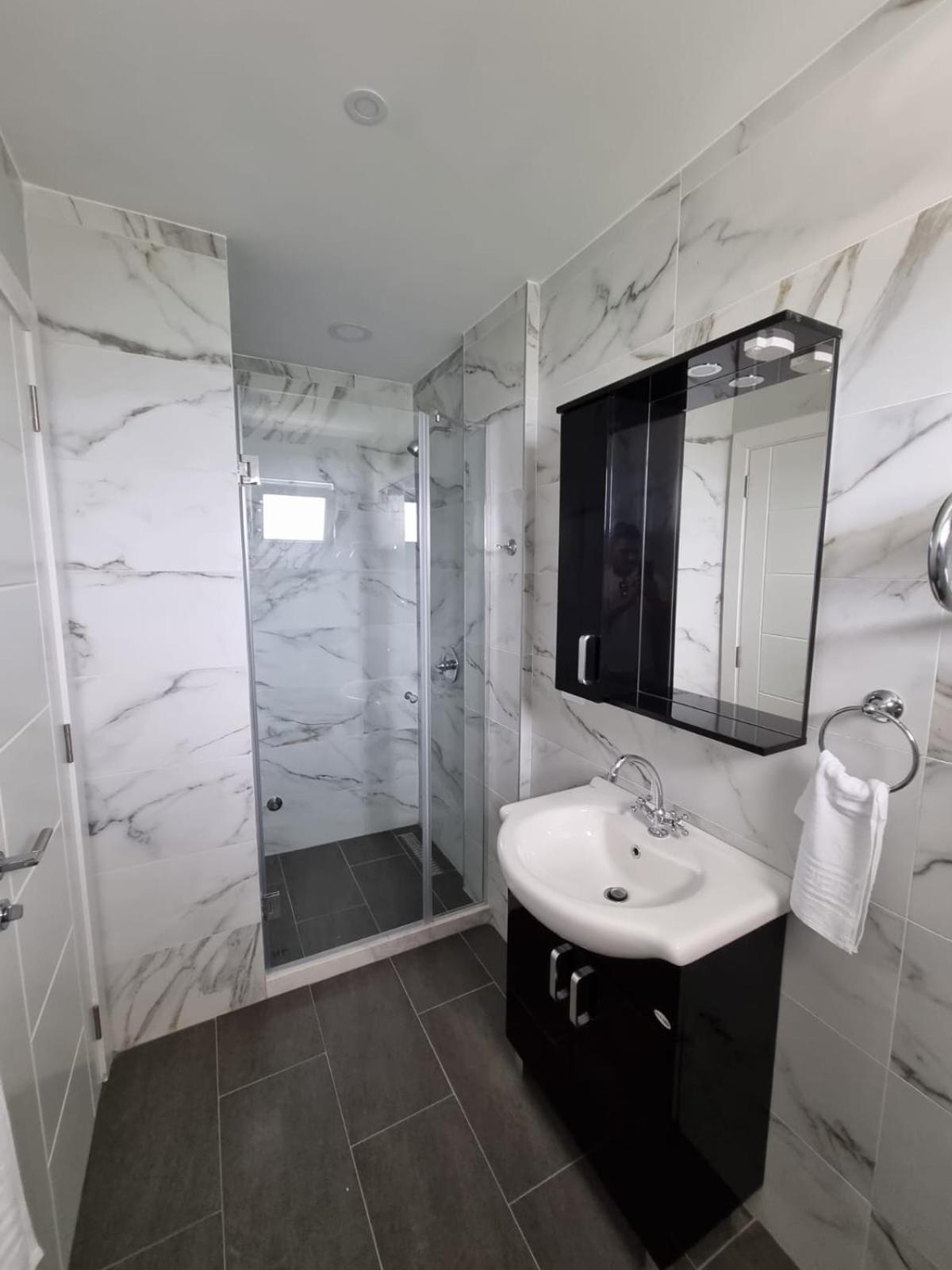 Studio Apartment with Balcony - Photo 16