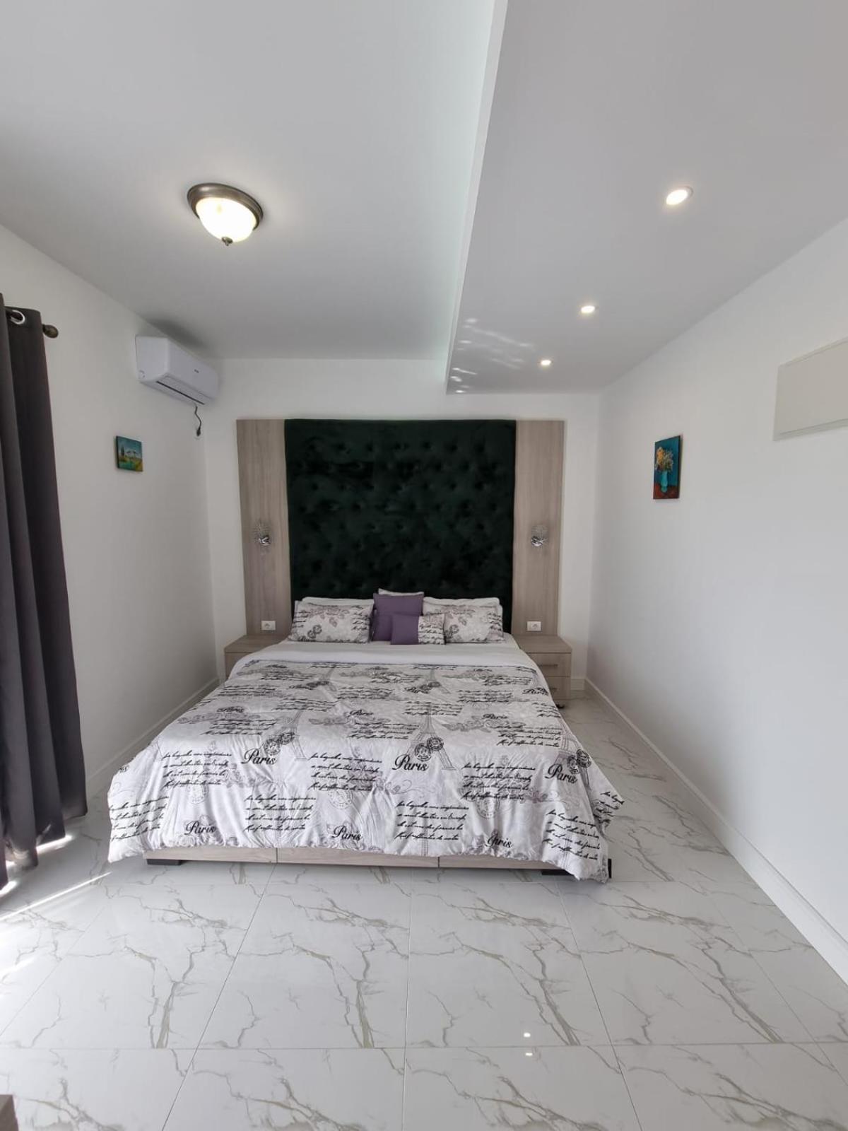 Studio Apartment with Balcony - Photo 8