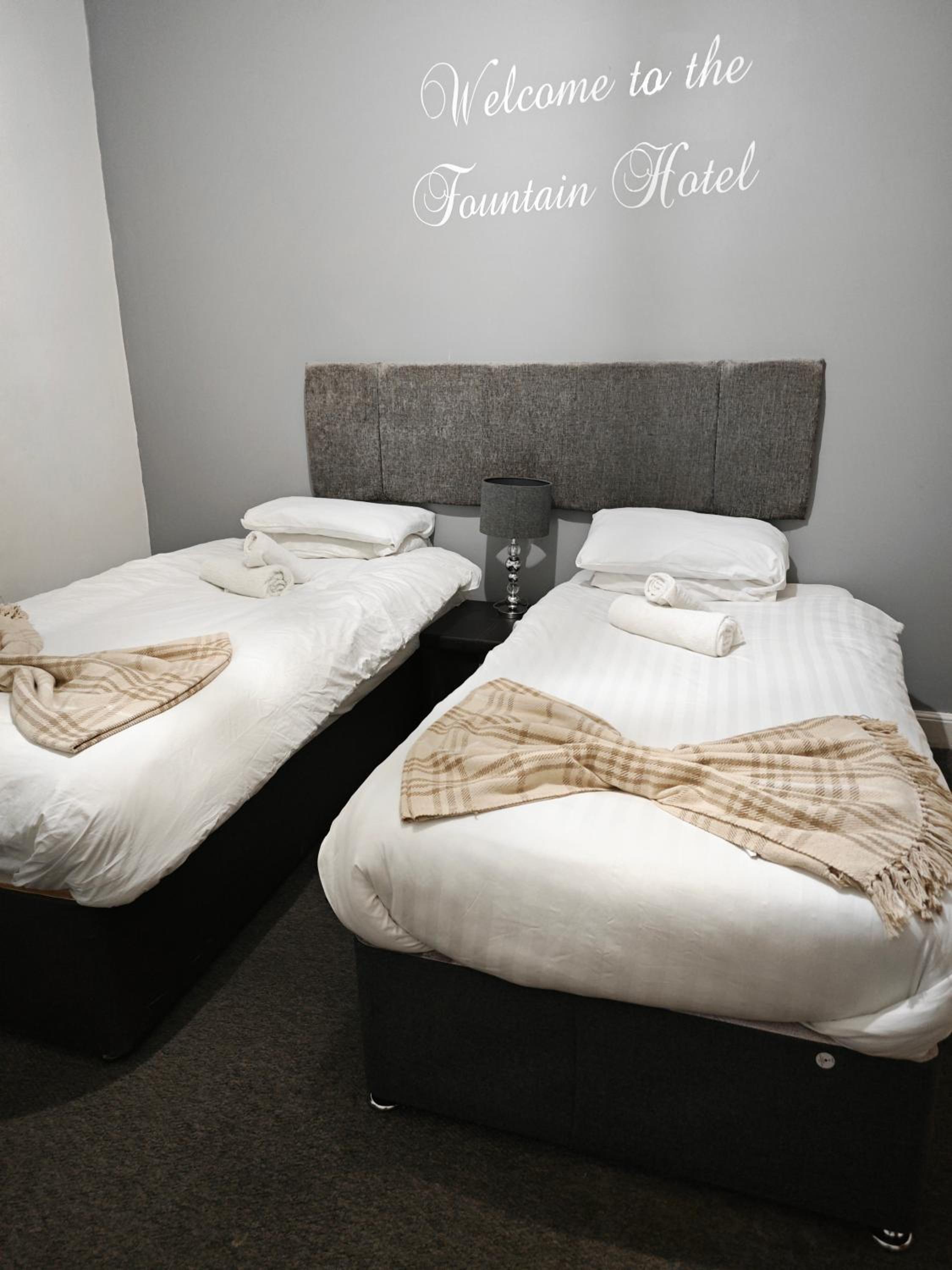 Twin Room with Bathroom photo 1