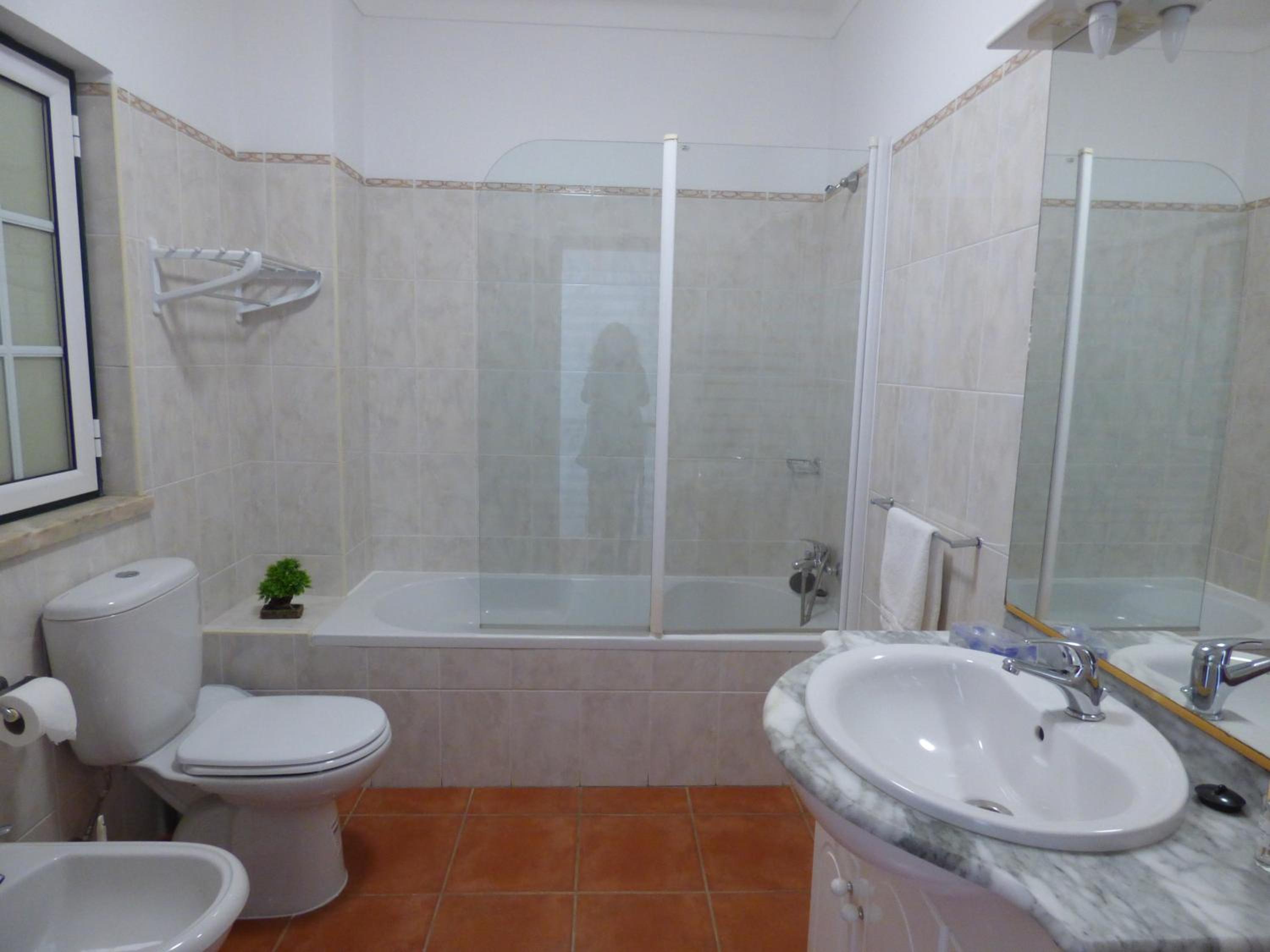 Double Room with Private External Bathroom photo 2