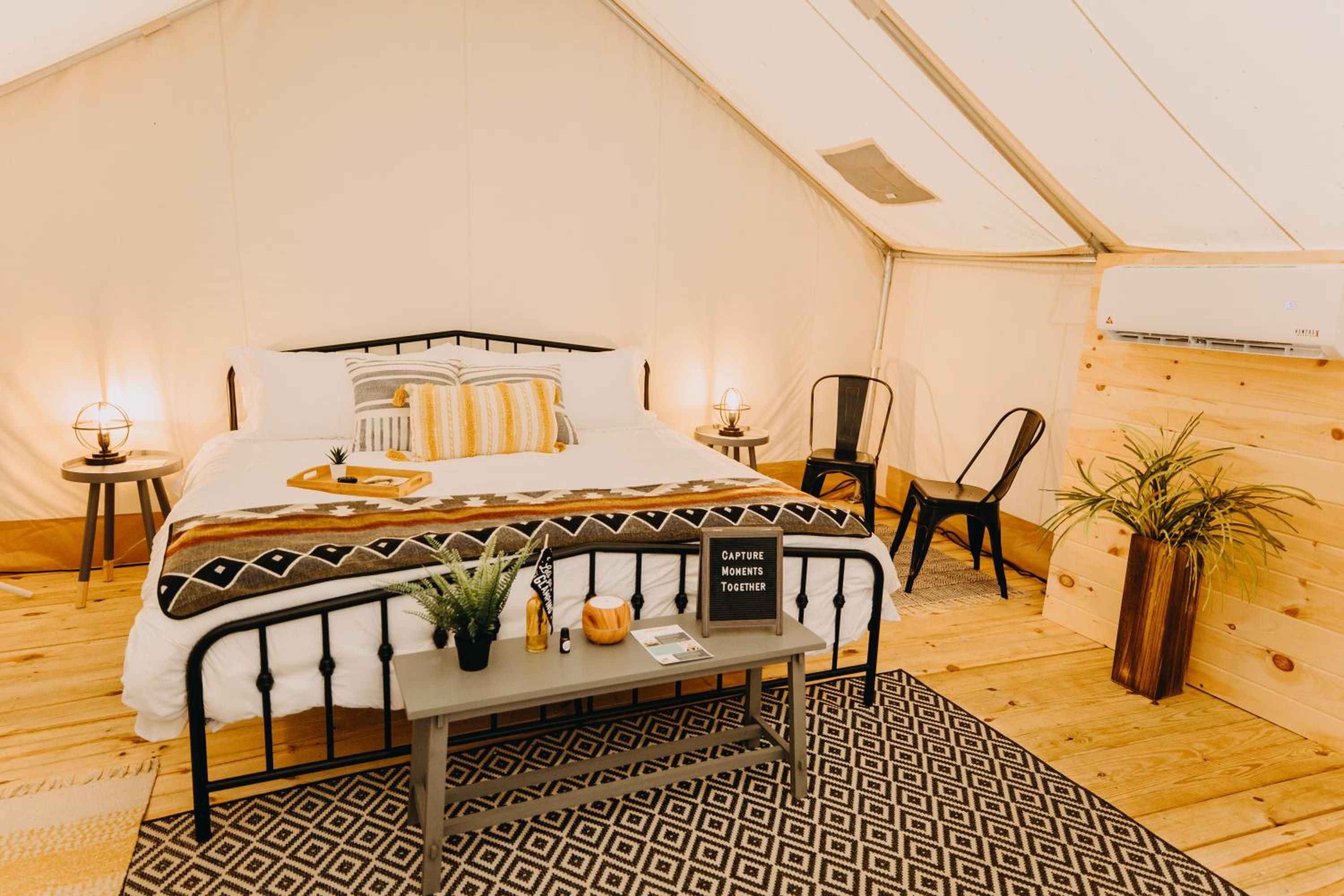 Tent 13 photo 1