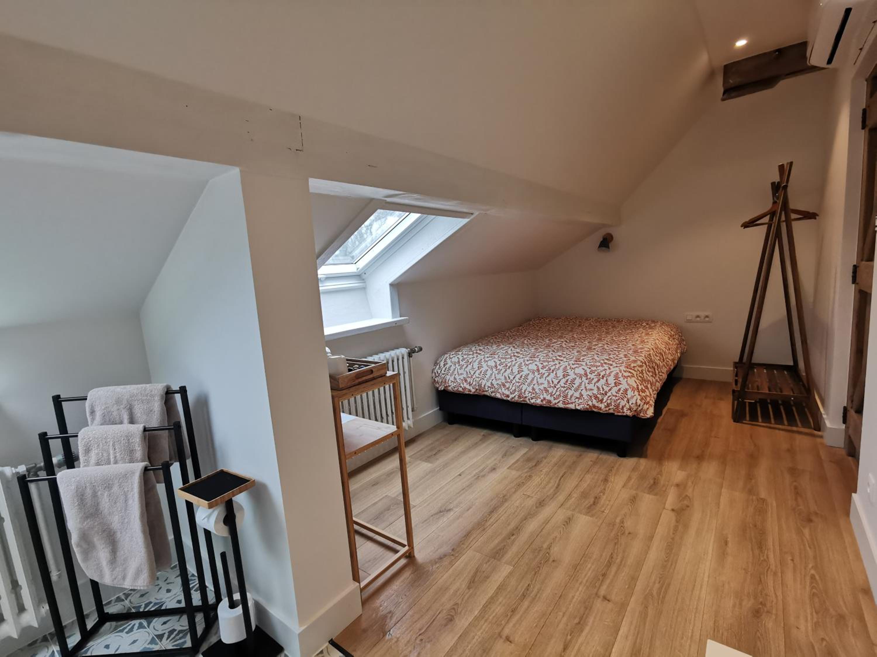 Single Room with Private Bathroom photo 1