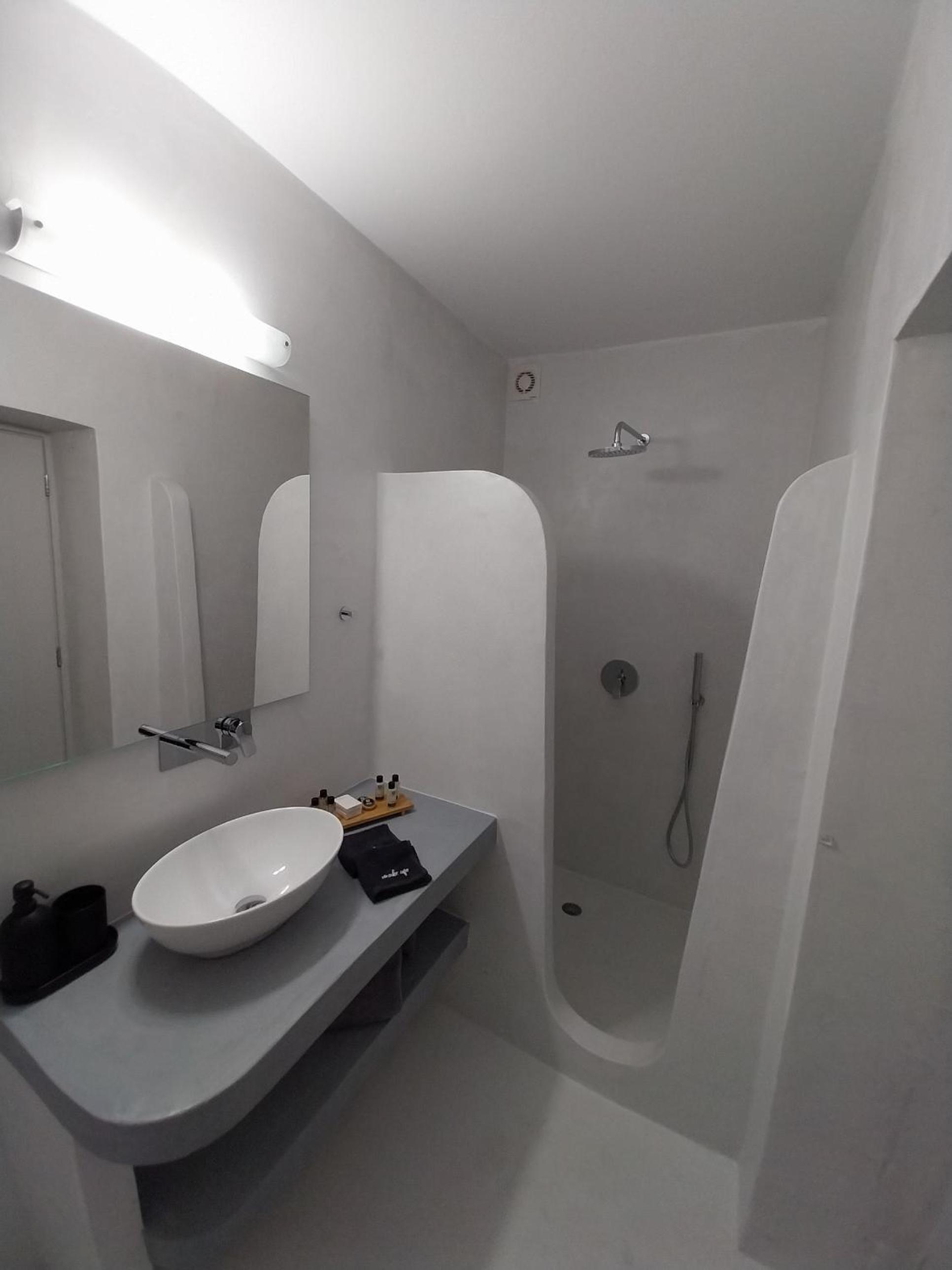 Deluxe Room - Photo 4