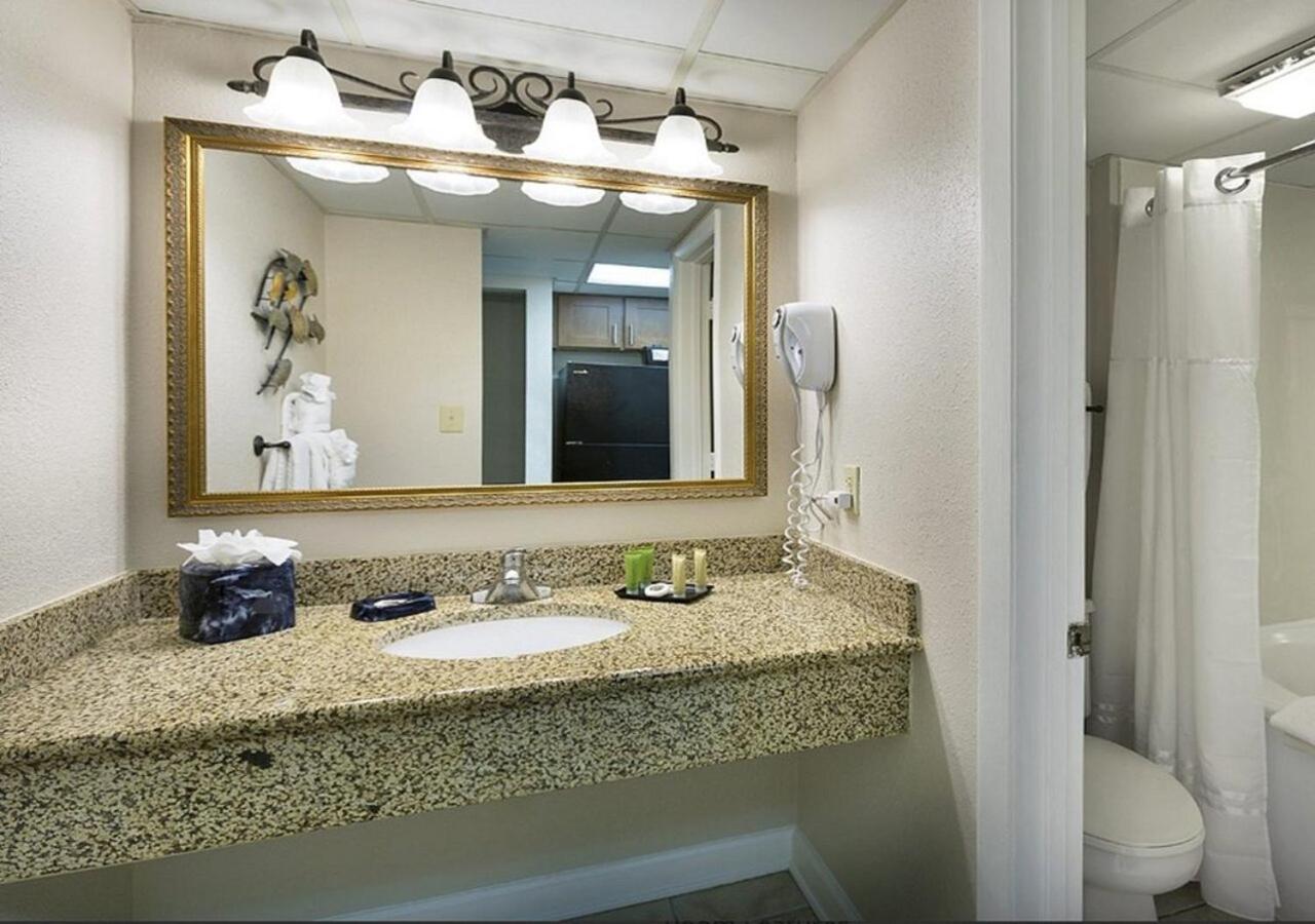 Tower Oceanview King Suite - 1 King with 1 Double Murphy Bed or Sleeper Sofa - Photo 2