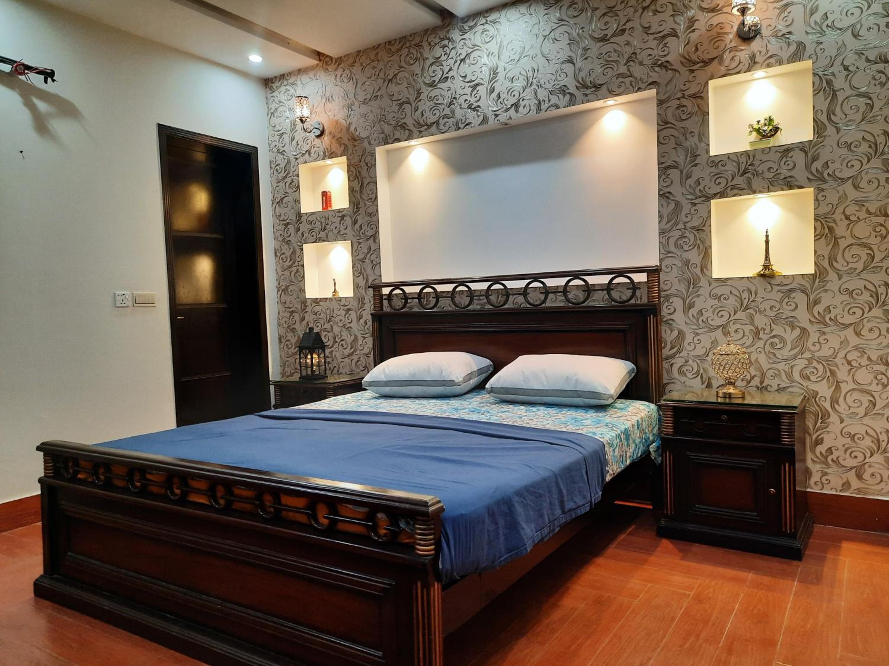 Three-Bedroom House photo 3
