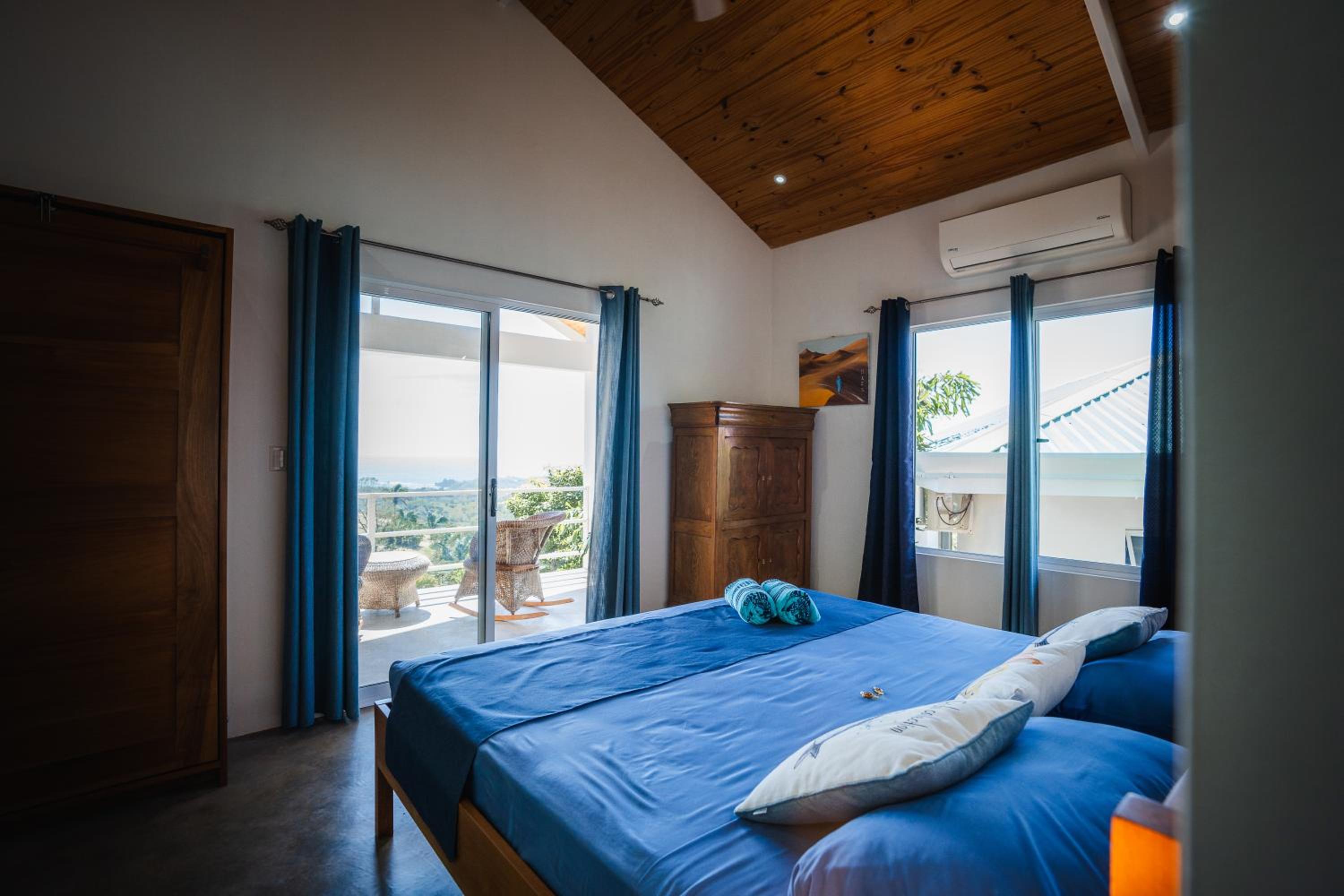 Deluxe Bungalow with Sea View - Photo 2