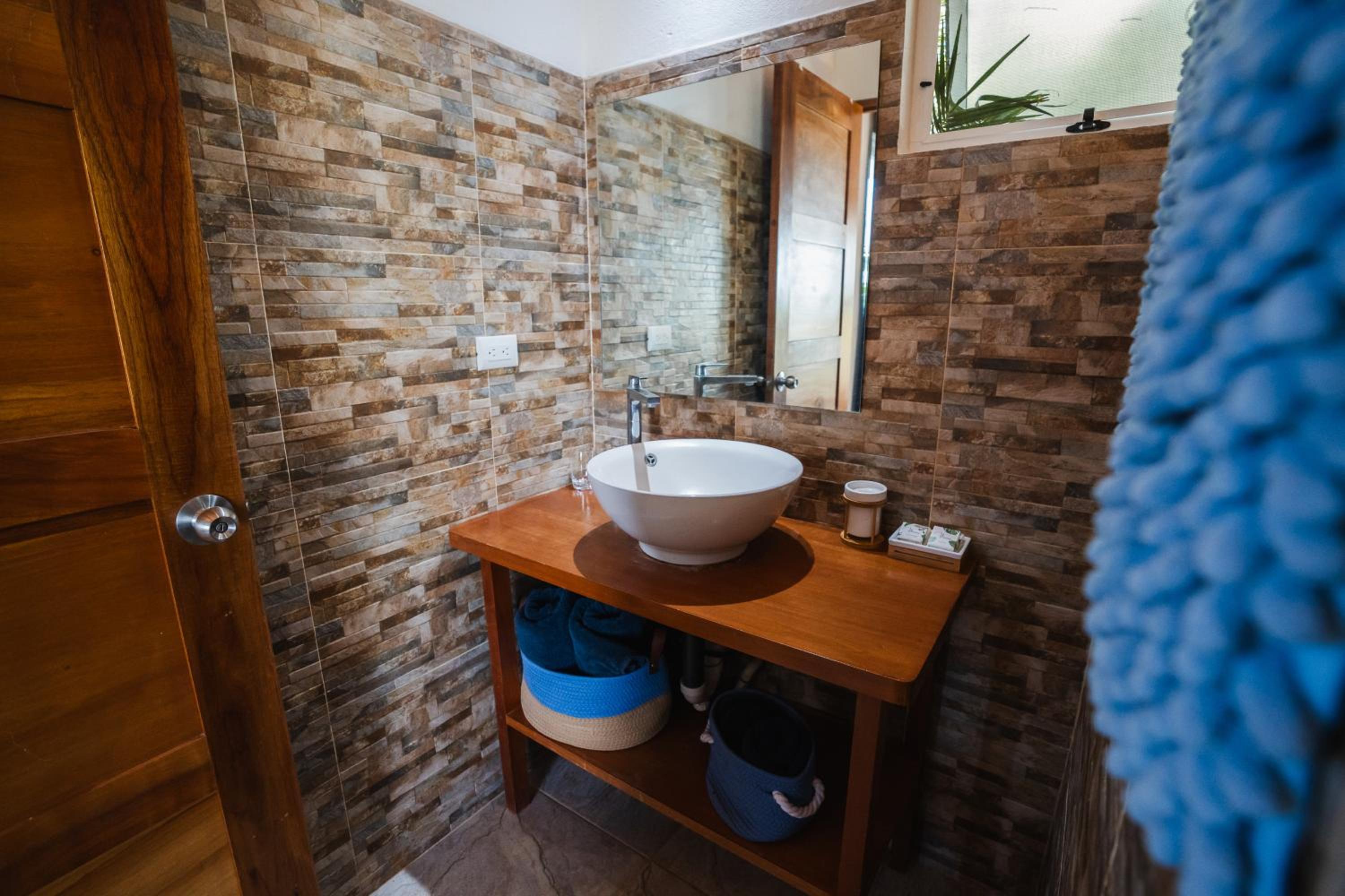 Deluxe Bungalow with Sea View - Photo 4