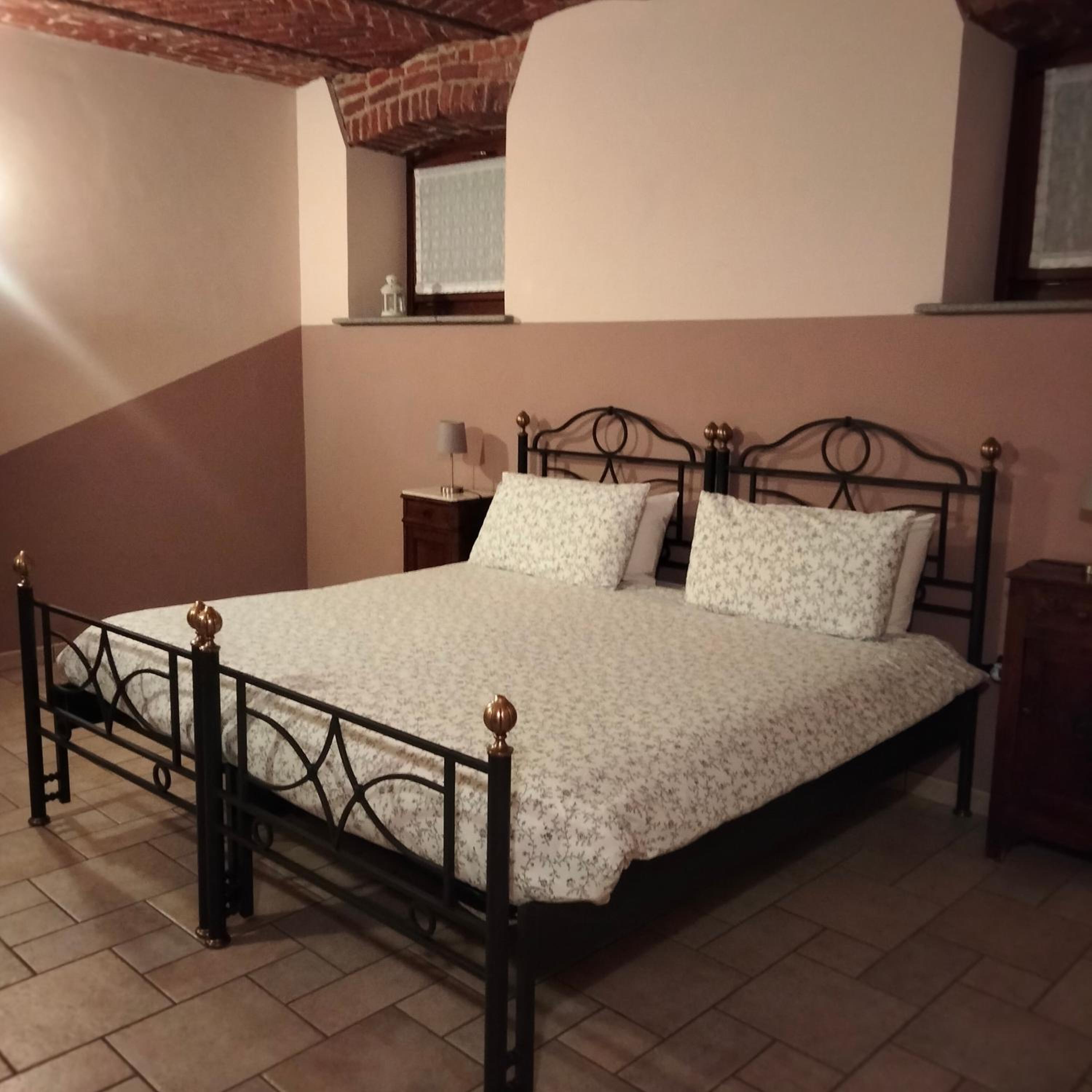 Twin Room with Private Bathroom - Photo 3