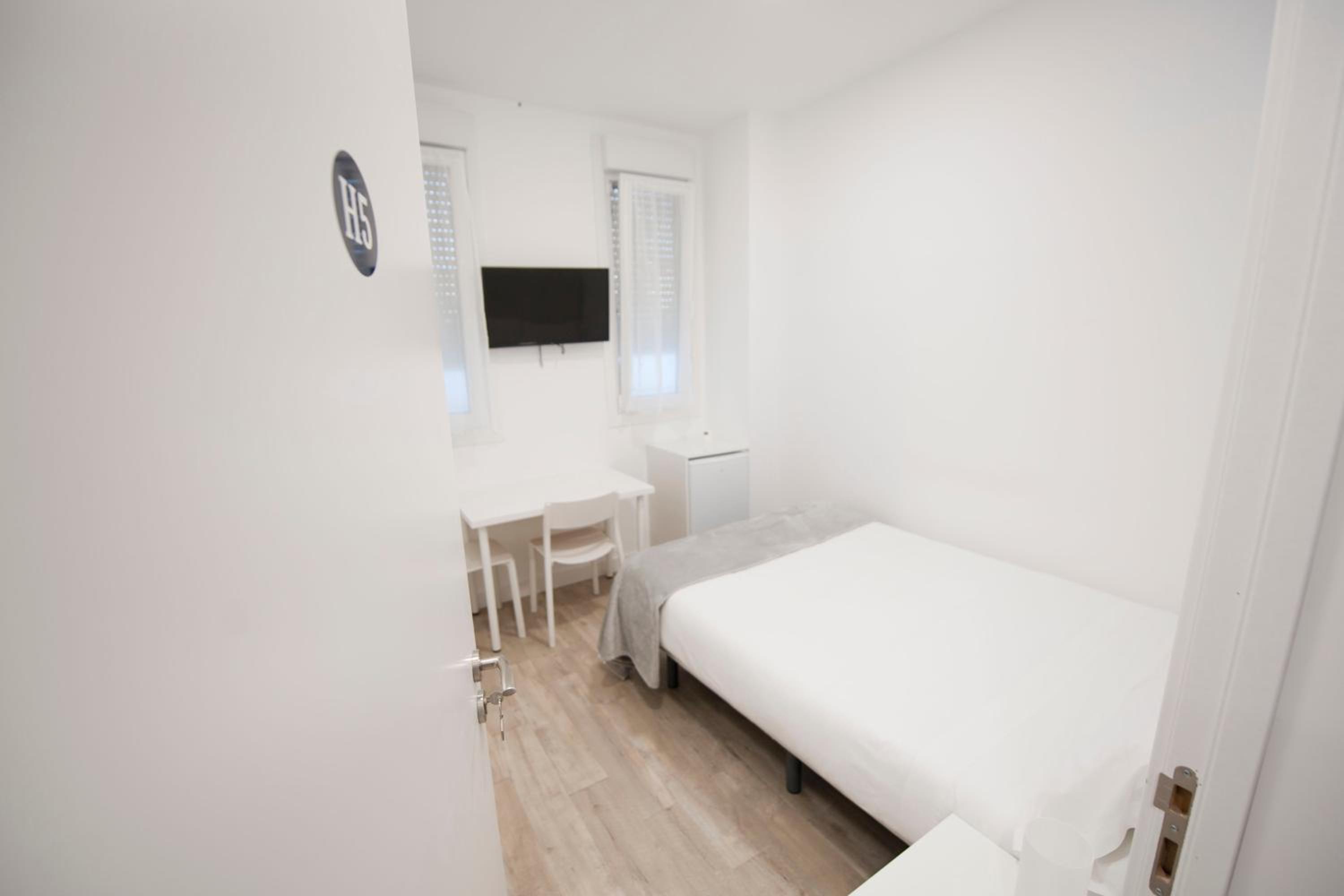 Economy Double Room photo 3