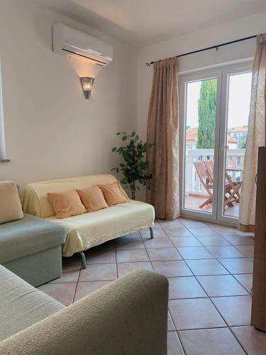 Apartment with Balcony photo 3