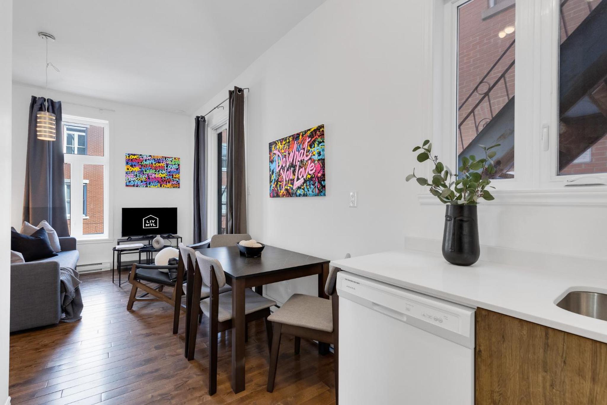 MTL-202 | Spacious 1BR Suite + Rooftop Downtown MTL