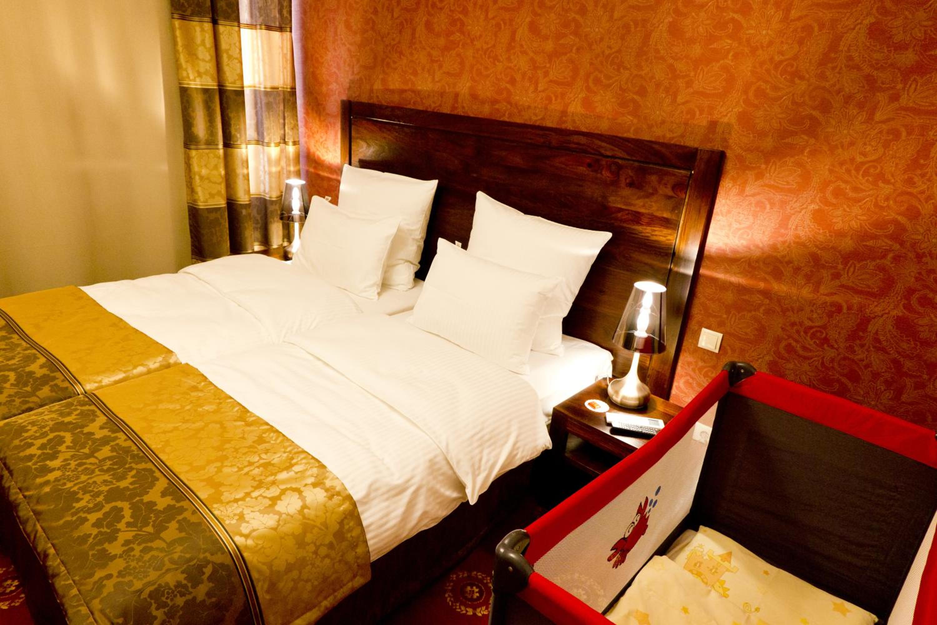 Double or Twin Room - Photo 3