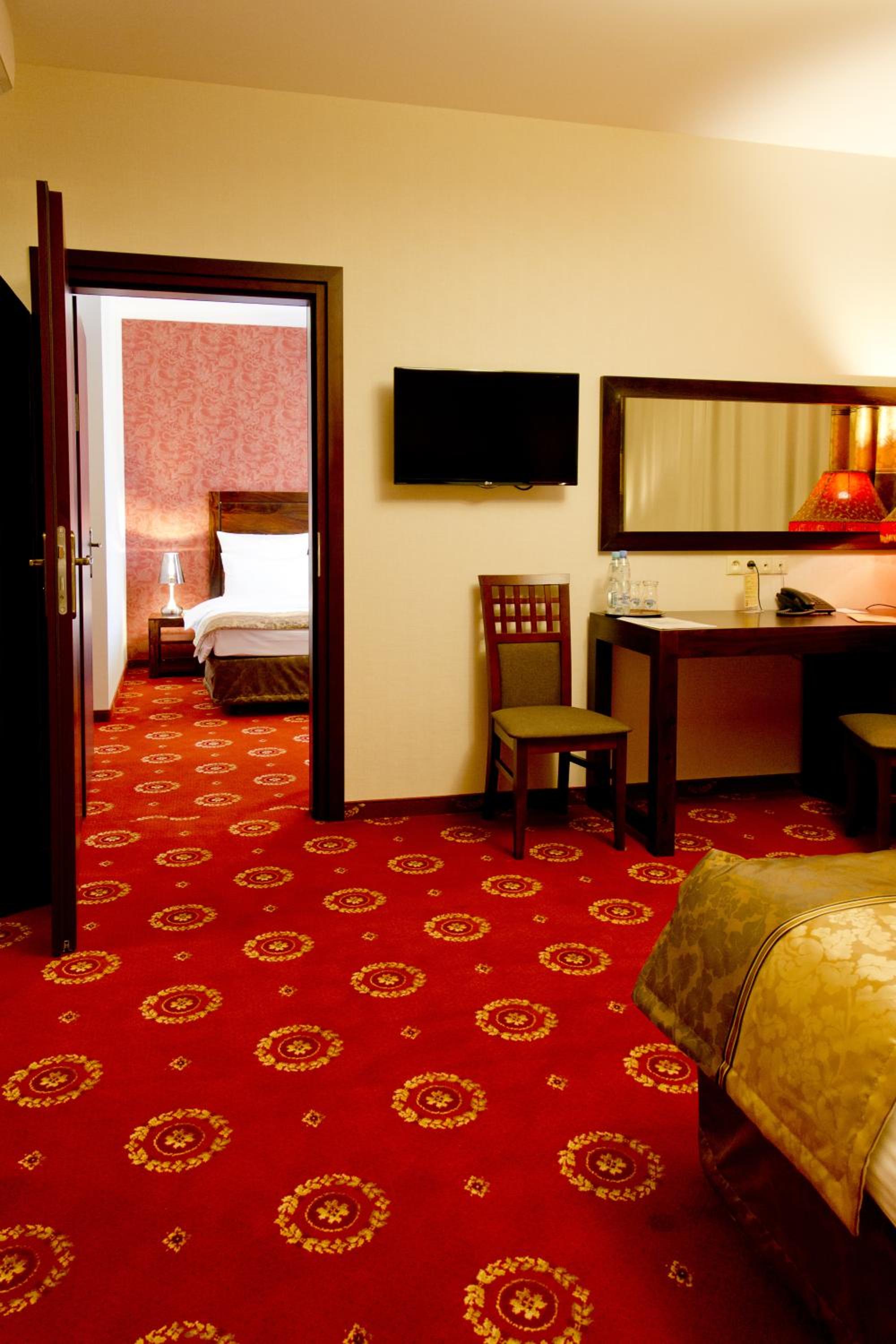 Double or Twin Room - Photo 4
