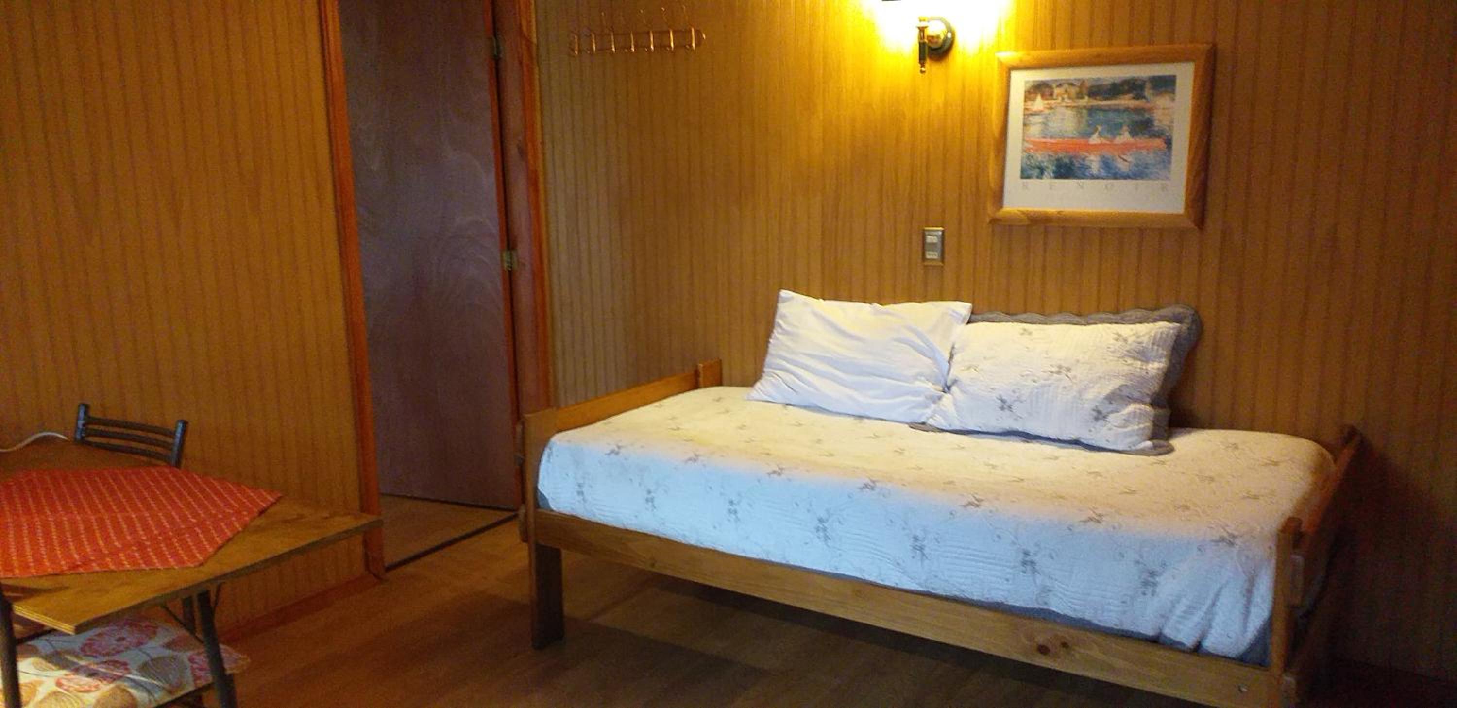 One-Bedroom Apartment photo 1