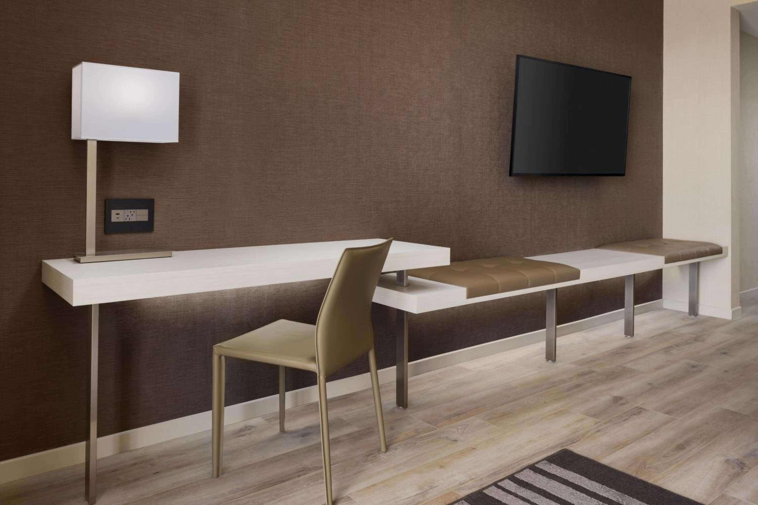 Queen Room with Two Queen Beds - Hearing Accessible - Photo 6