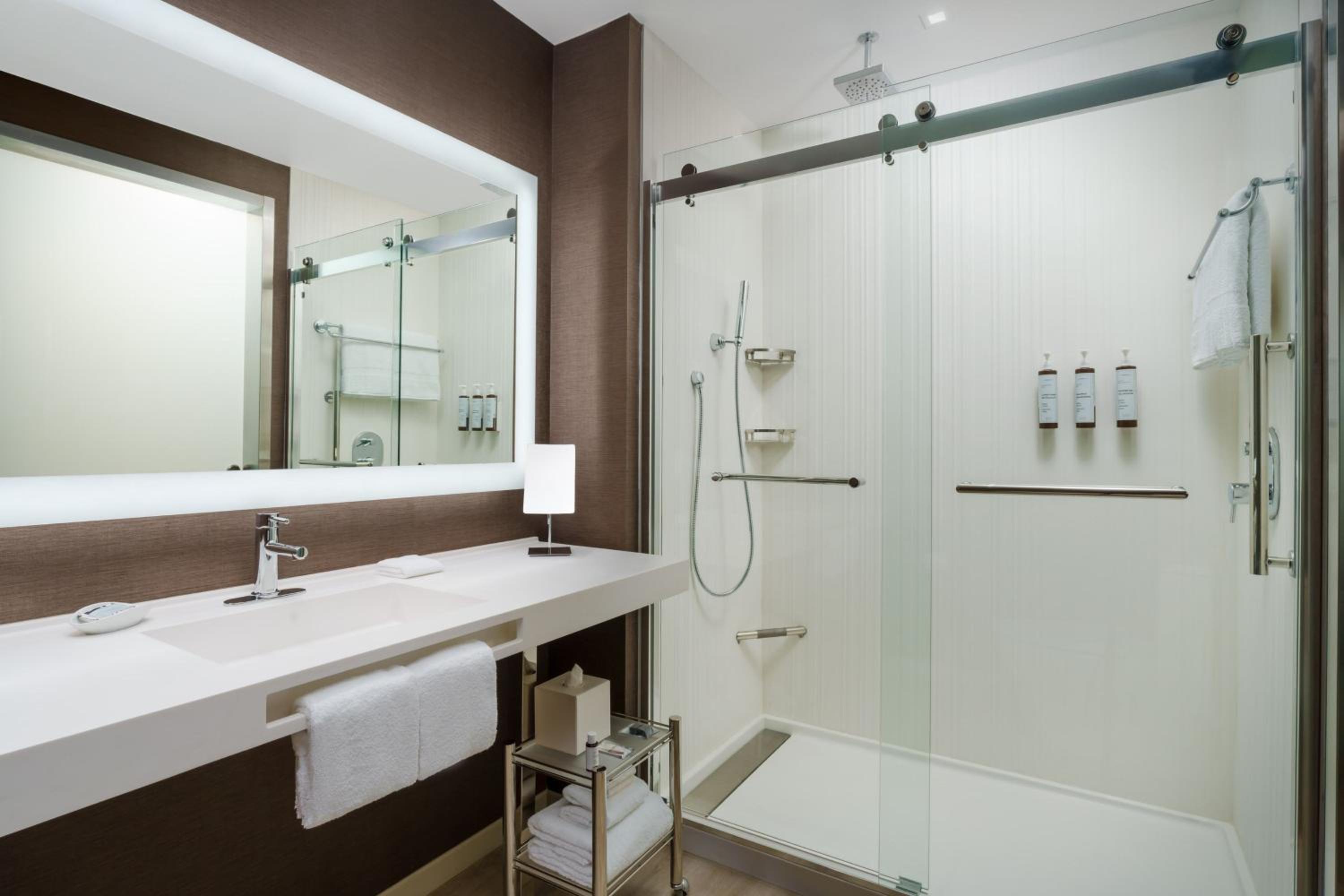 Queen Room with Two Queen Beds - Hearing Accessible - Photo 8