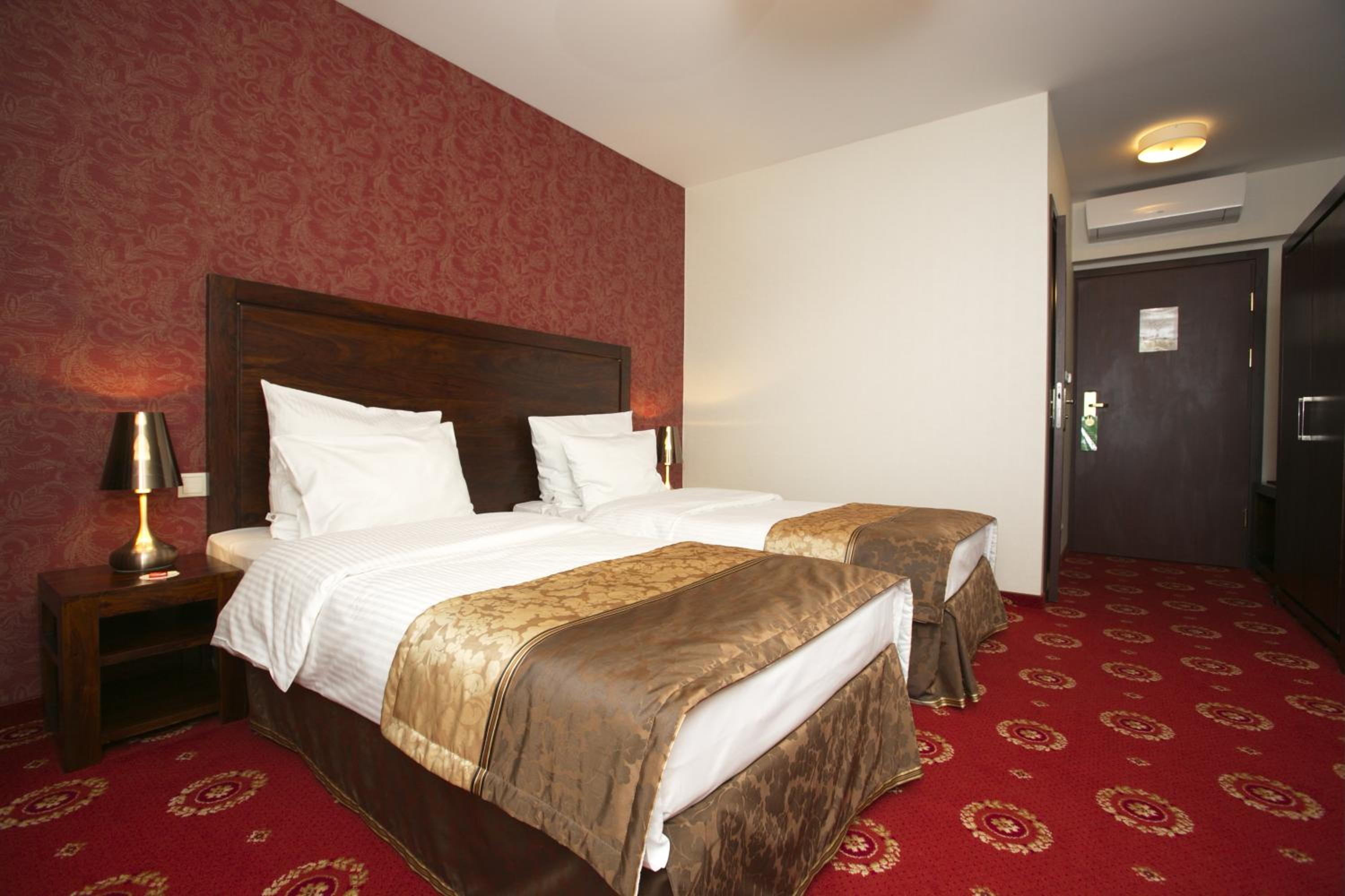 Double or Twin Room - Photo 7