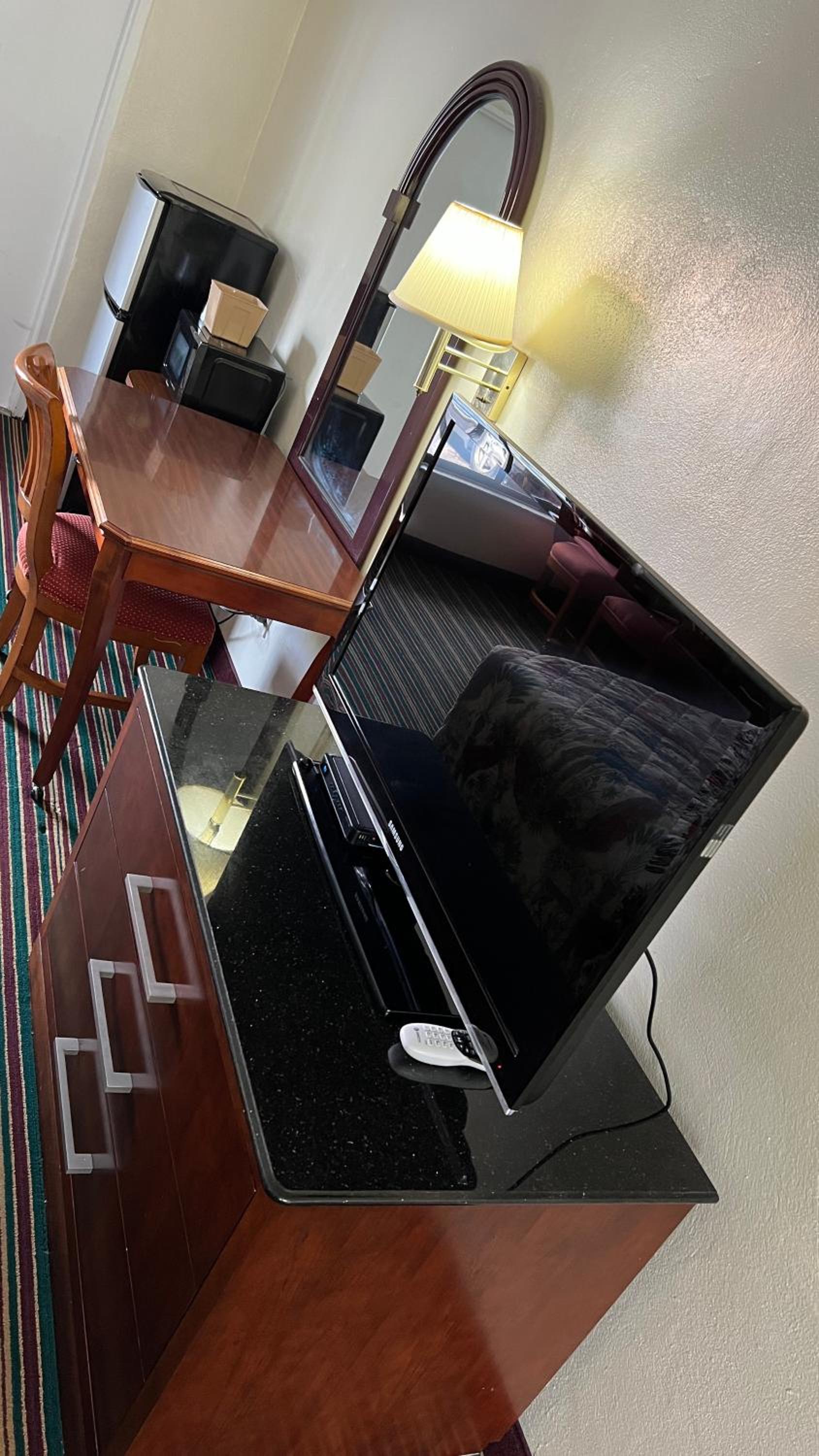 Standard King Room - Photo 9