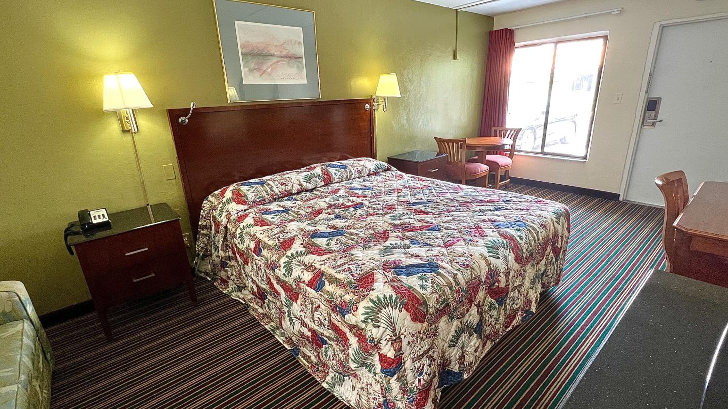 Standard King Room - Photo 1